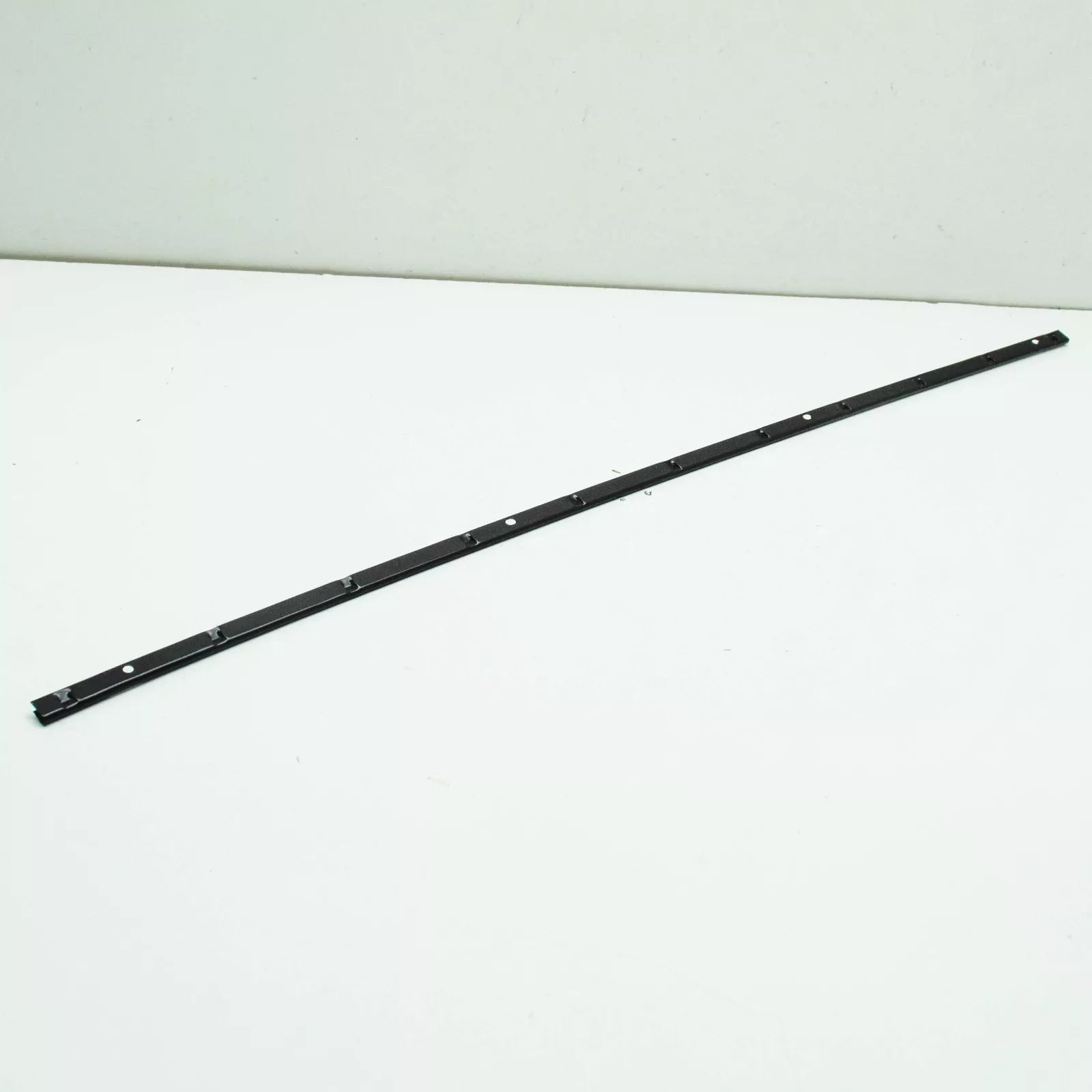 NEW VOLKSWAGEN TIGUAN AD MK2 RIGHT WINDSHIELD RETAINING STRIP 5NA854542 ORIGINAL