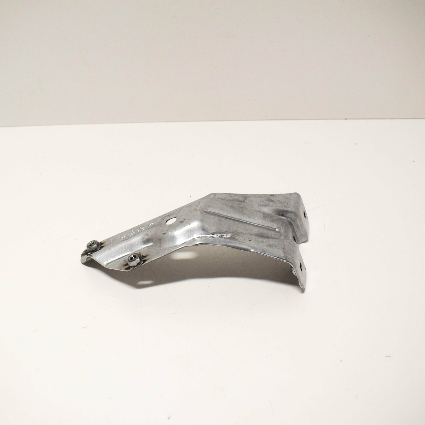 NEW VOLKSWAGEN GOLF MK6 FRONT RIGHT FENDER SUPPORT BRACKET 5K6821136 ORIGINAL