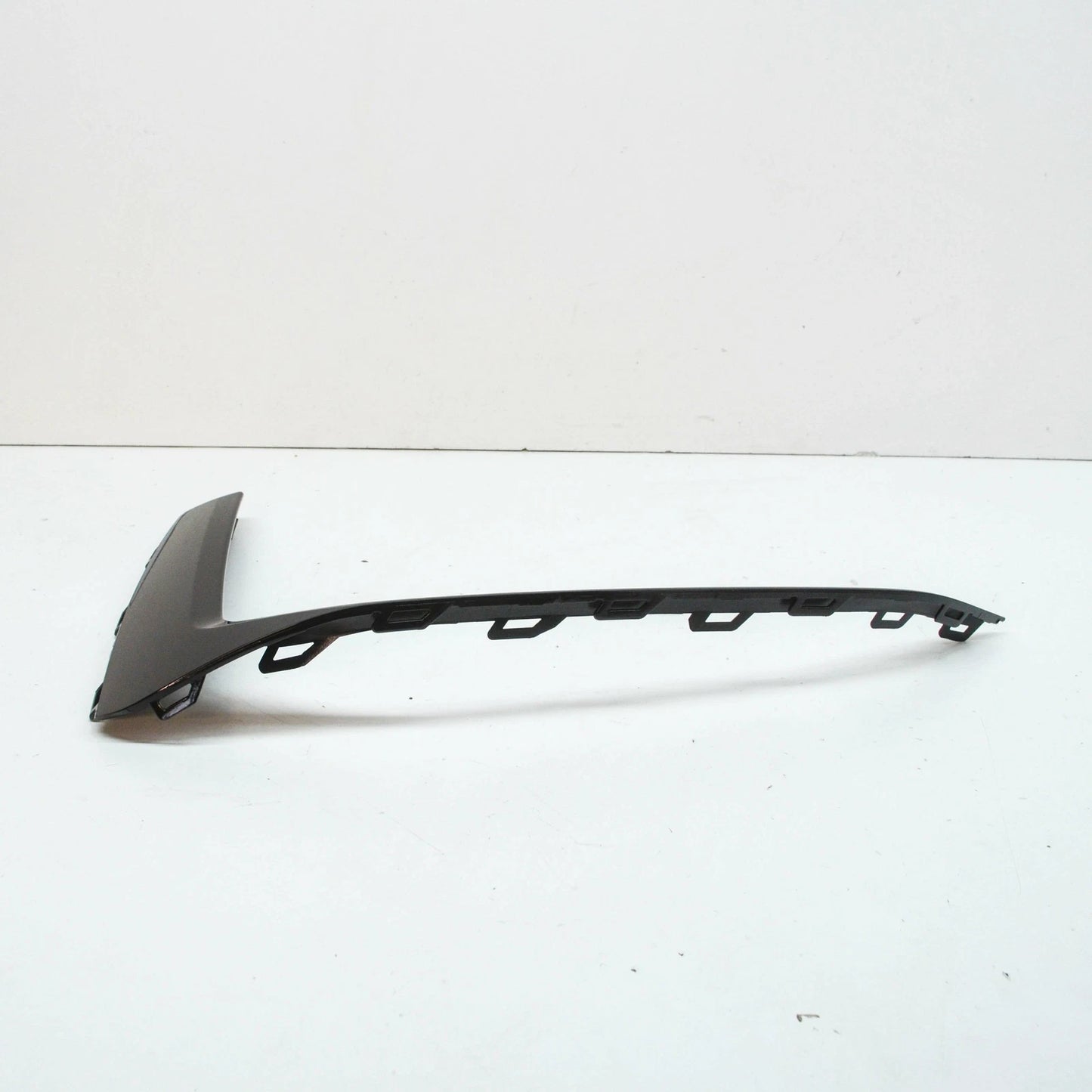 NEW AUDI SQ7 4M FRONT BUMPER RIGHT LOWER TRIM GLOSSY 4M0853300AT94