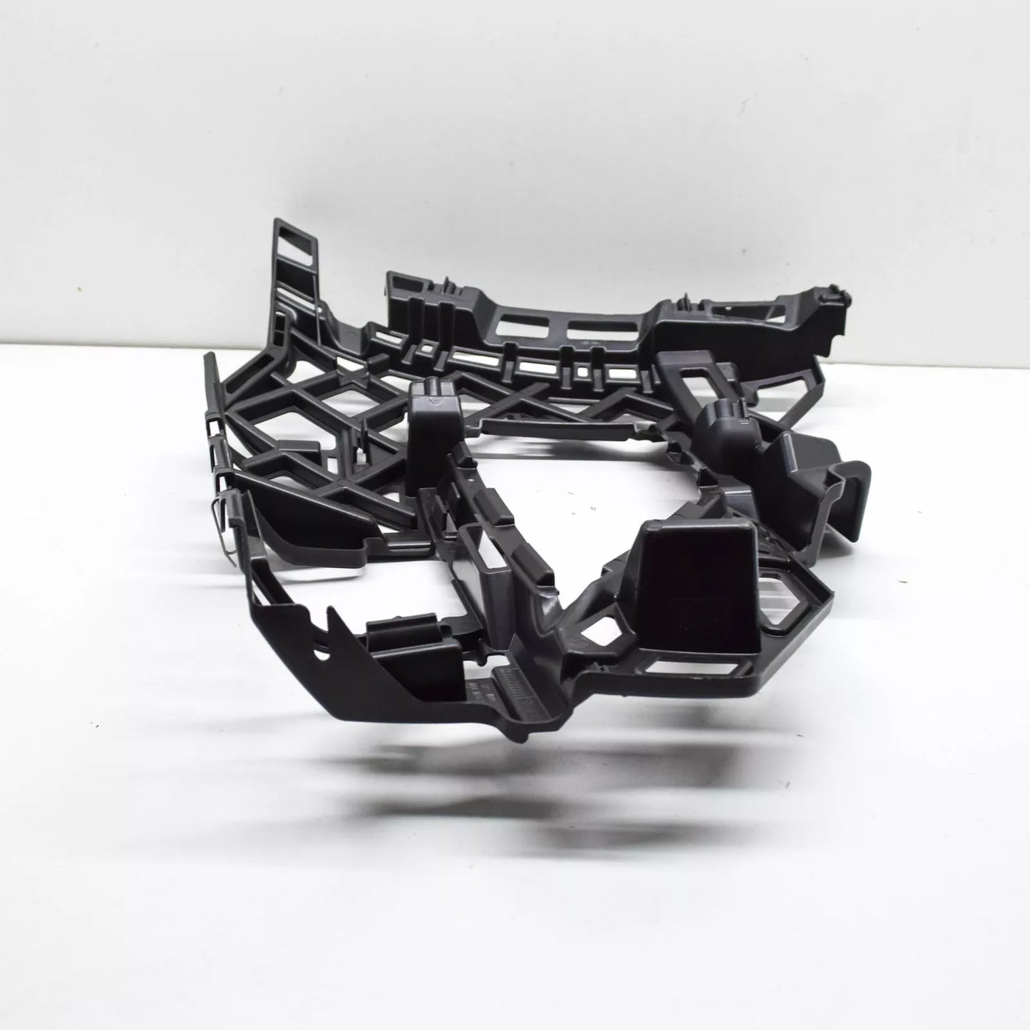 NEW VOLKSWAGEN GOLF SPORTSVAN AM1 FRONT RIGHT BUMPER BRACKET 510807724D ORIGINAL