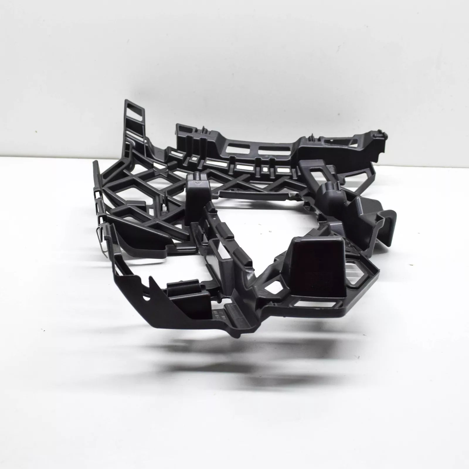 NEW VOLKSWAGEN GOLF SPORTSVAN AM1 FRONT RIGHT BUMPER BRACKET 510807724D ORIGINAL