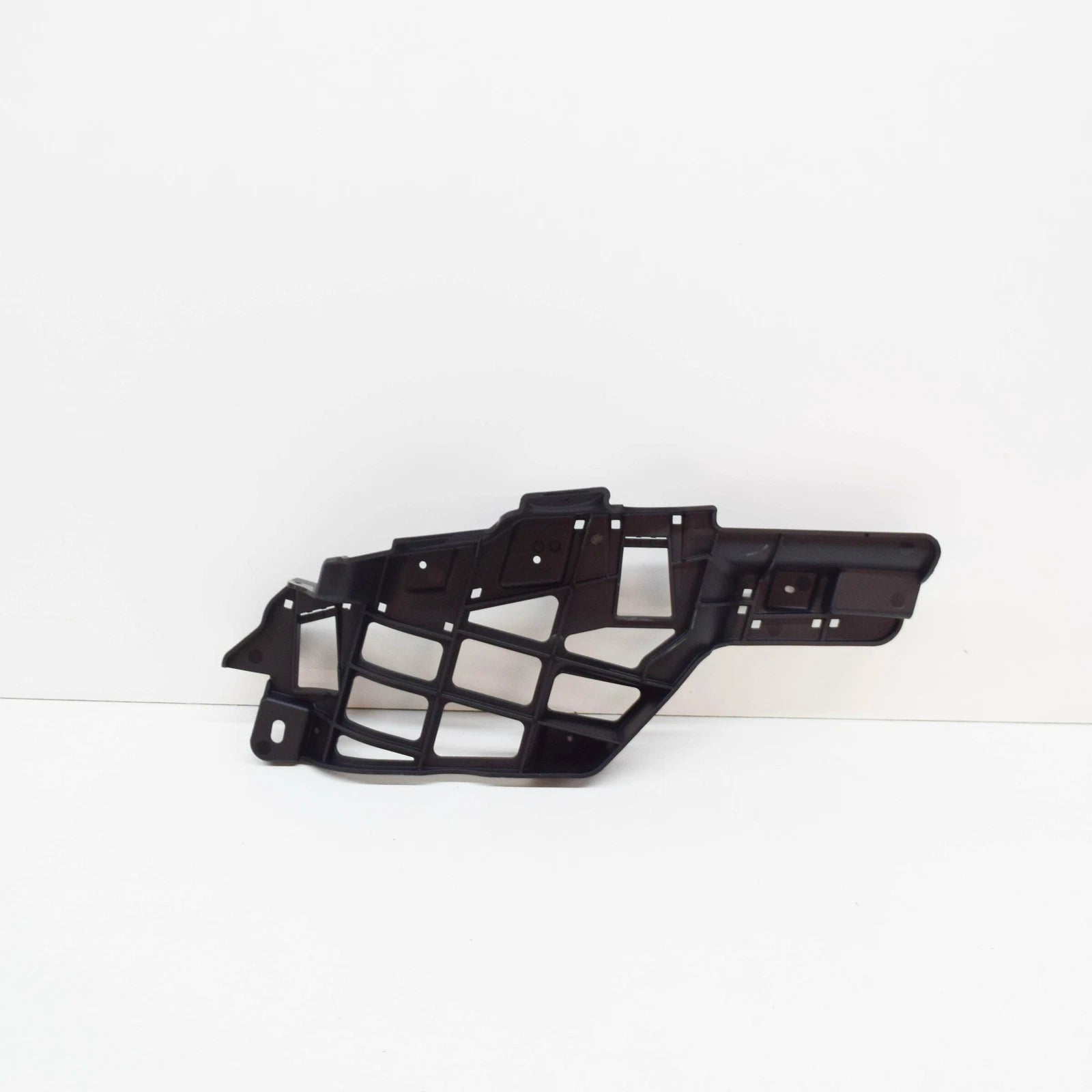 NEW MERCEDES-BENZ CLA COUPE C117 RIGHT EXHAUST TIP BRACKET A1178850201