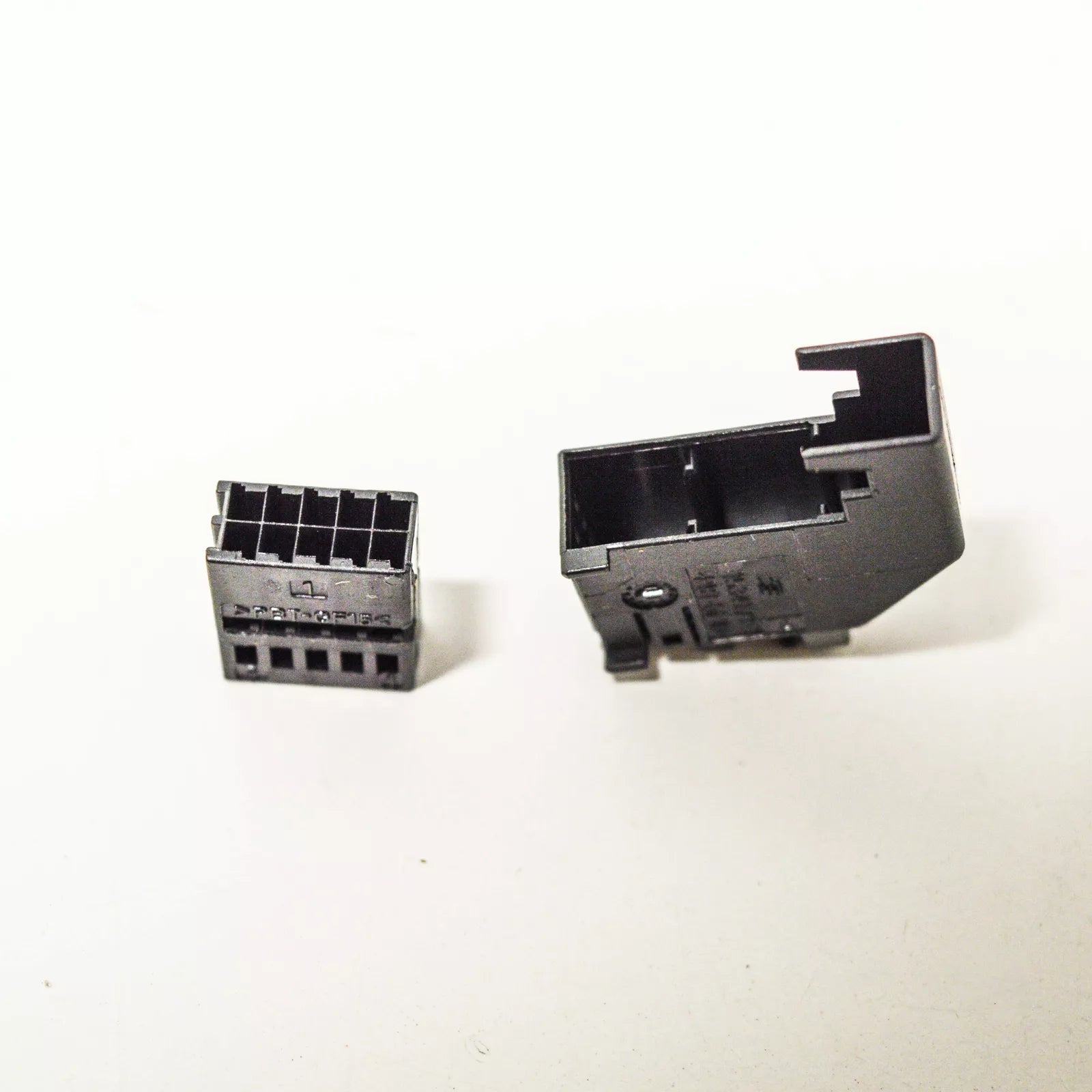 NEW VOLKSWAGEN PASSAT B7 10 PIN FLAT CONTACT HOUSING 1J0972930A ORIGINAL