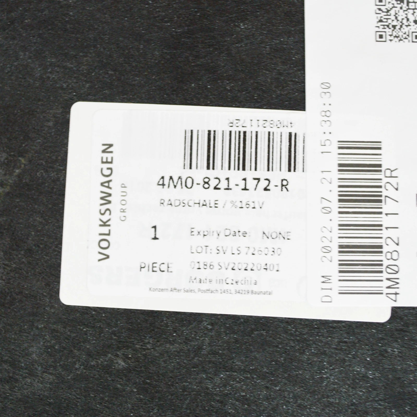 NEW AUDI Q7 4M FRONT RIGHT WHEEL HOUSING LINER FRONT PART 4M0821172R ORIGINAL