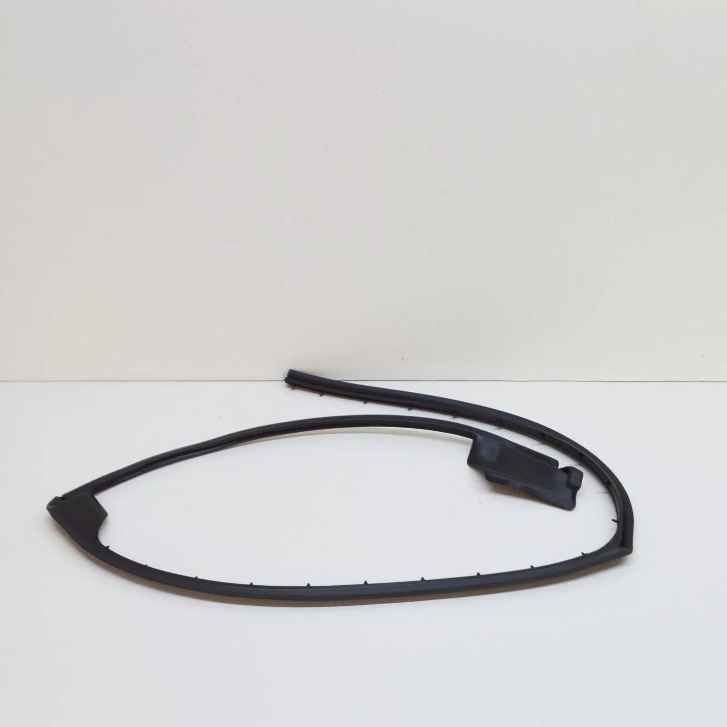 NEW AUDI A8 4H REAR RIGHT OUTER DOOR SEAL RUBBER 4H4839718C ORIGINAL