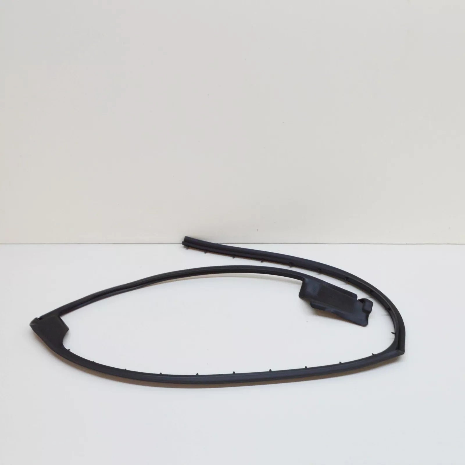 NEW AUDI A8 4H REAR RIGHT OUTER DOOR SEAL RUBBER 4H4839718C ORIGINAL