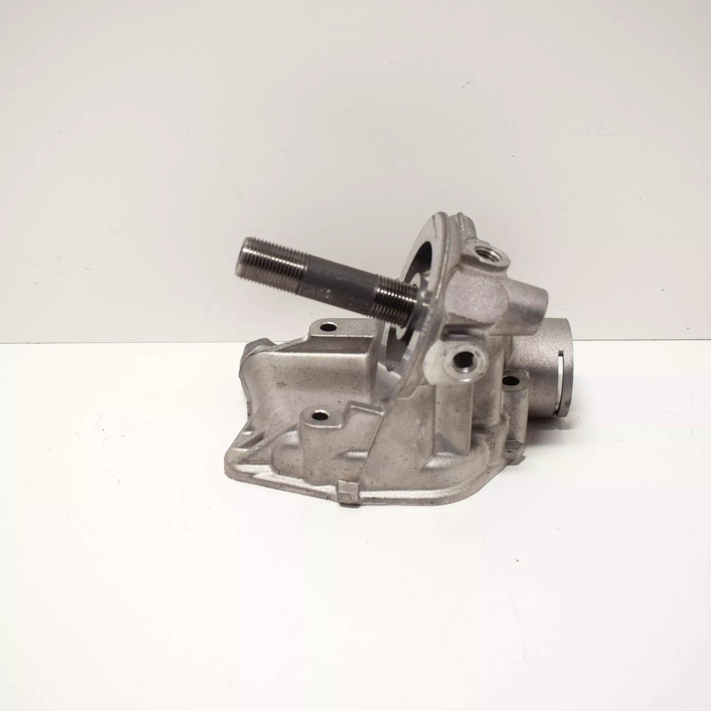 NEW AUDI A4 B7 OIL FILTER BRACKET 06A115405BS