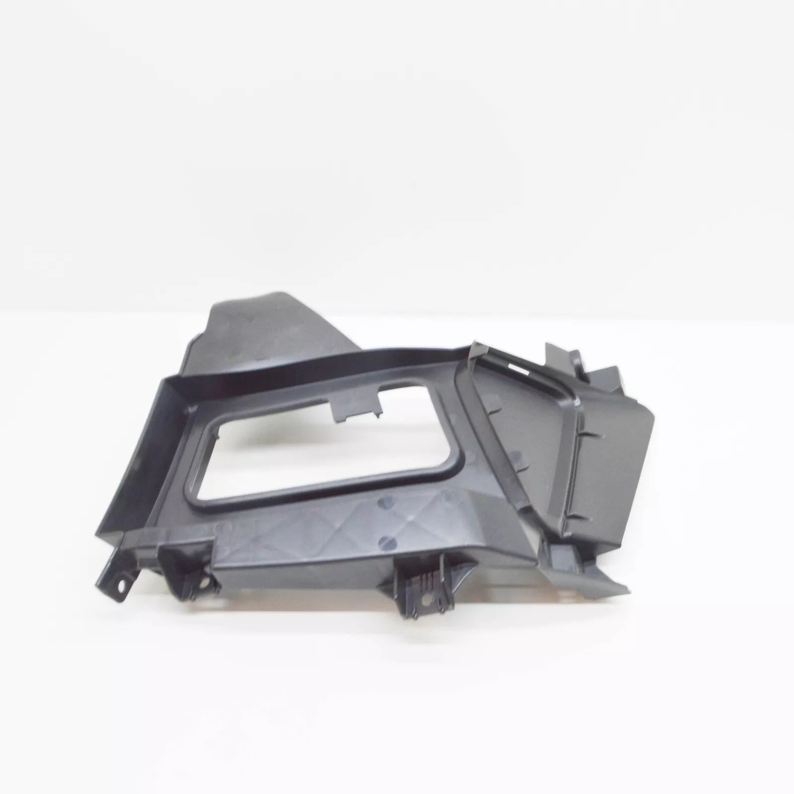 NEW AUDI A7 SPORTBACK 4K8 FRONT LEFT AIR GUIDE PART 4K8121763D 2019 ORIGINAL