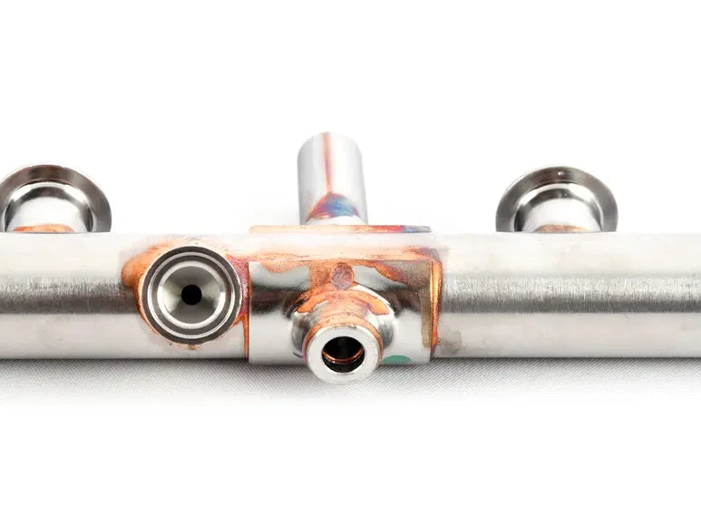 NEW VW BEETLE 5C FUEL RAIL 06K133317AA ORIGINAL