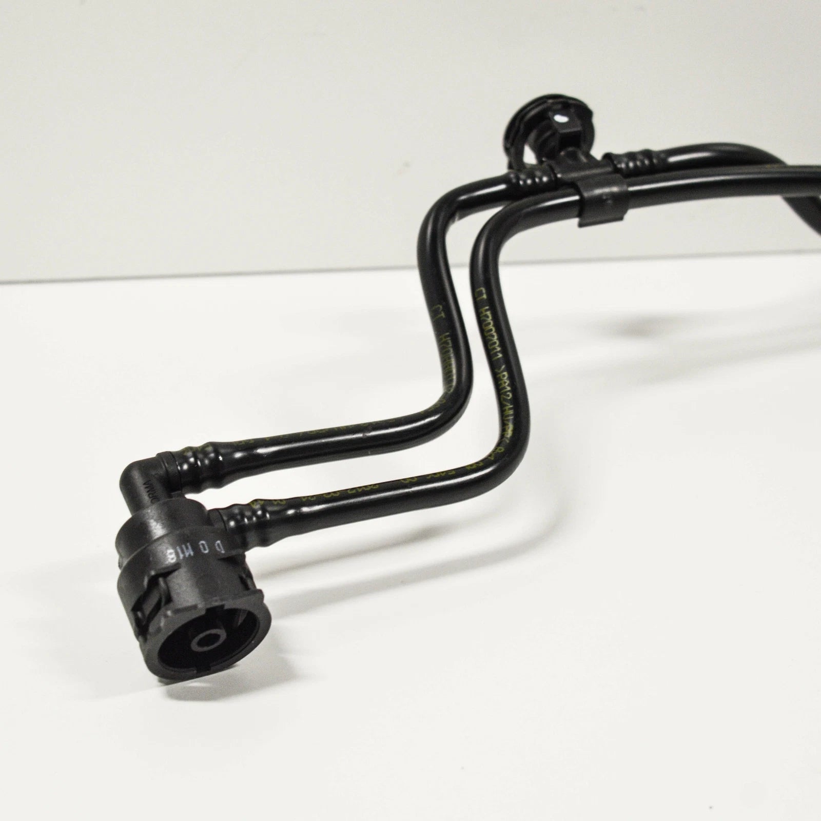 NEW MERCEDES BENZ E W213 WATER COOLANT PIPE HOSE A2135016500
