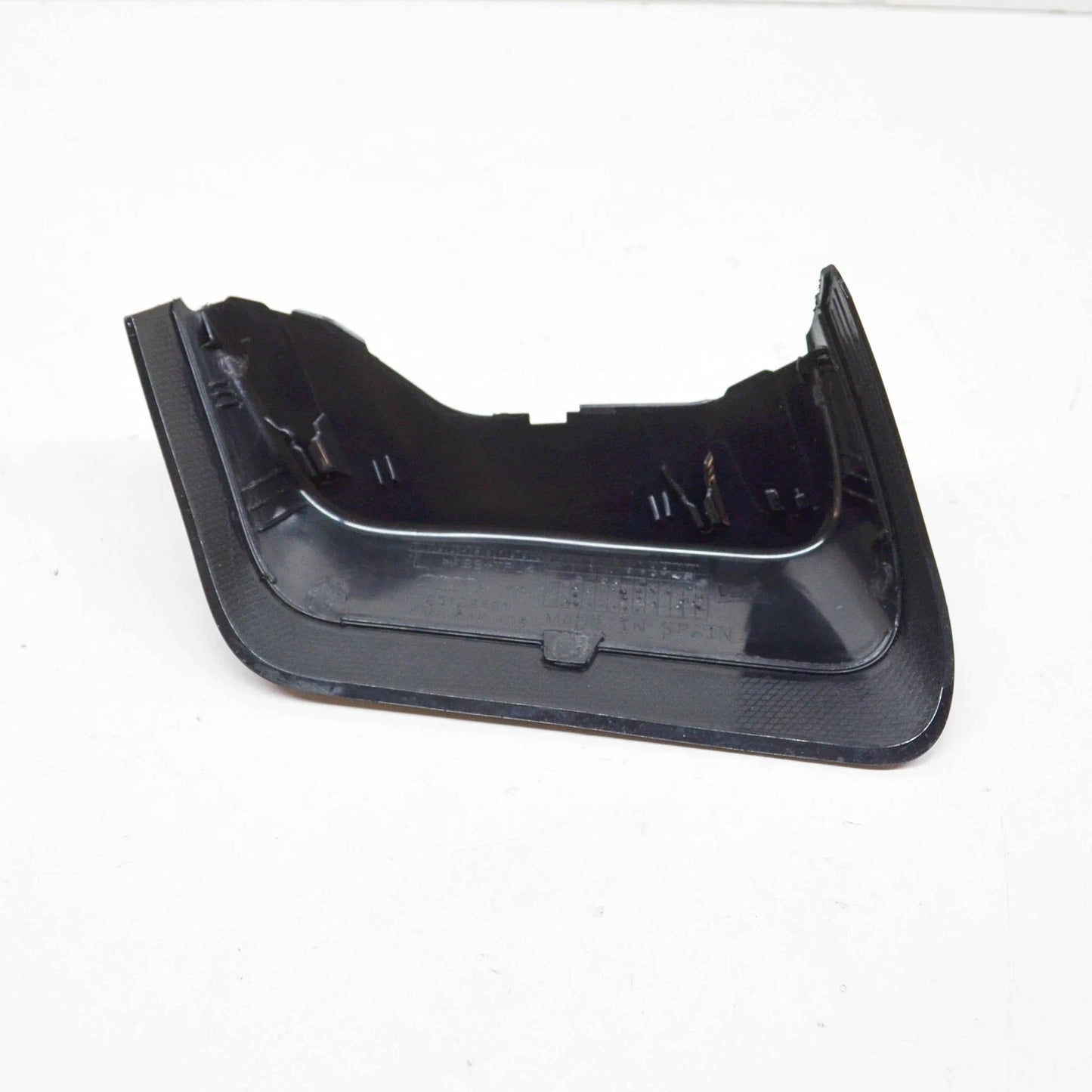 NEW AUDI Q8 REAR LEFT TAILLIGHT COVER TRIM ON LIFTGATE 4M8945255 ORIGINAL