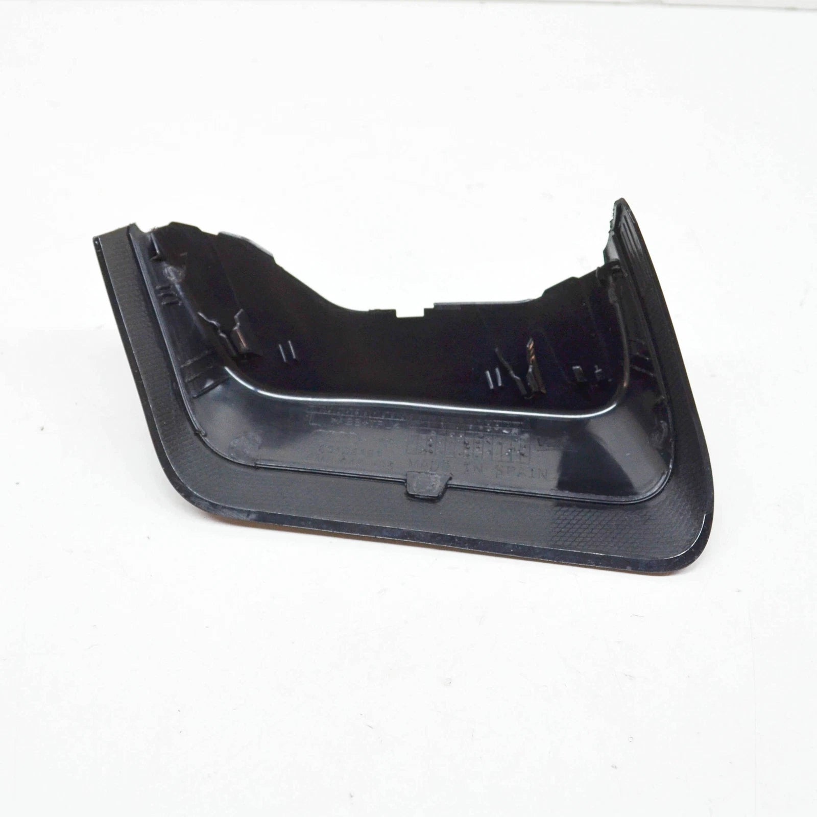 NEW AUDI Q8 REAR LEFT TAILLIGHT COVER TRIM ON LIFTGATE 4M8945255 ORIGINAL