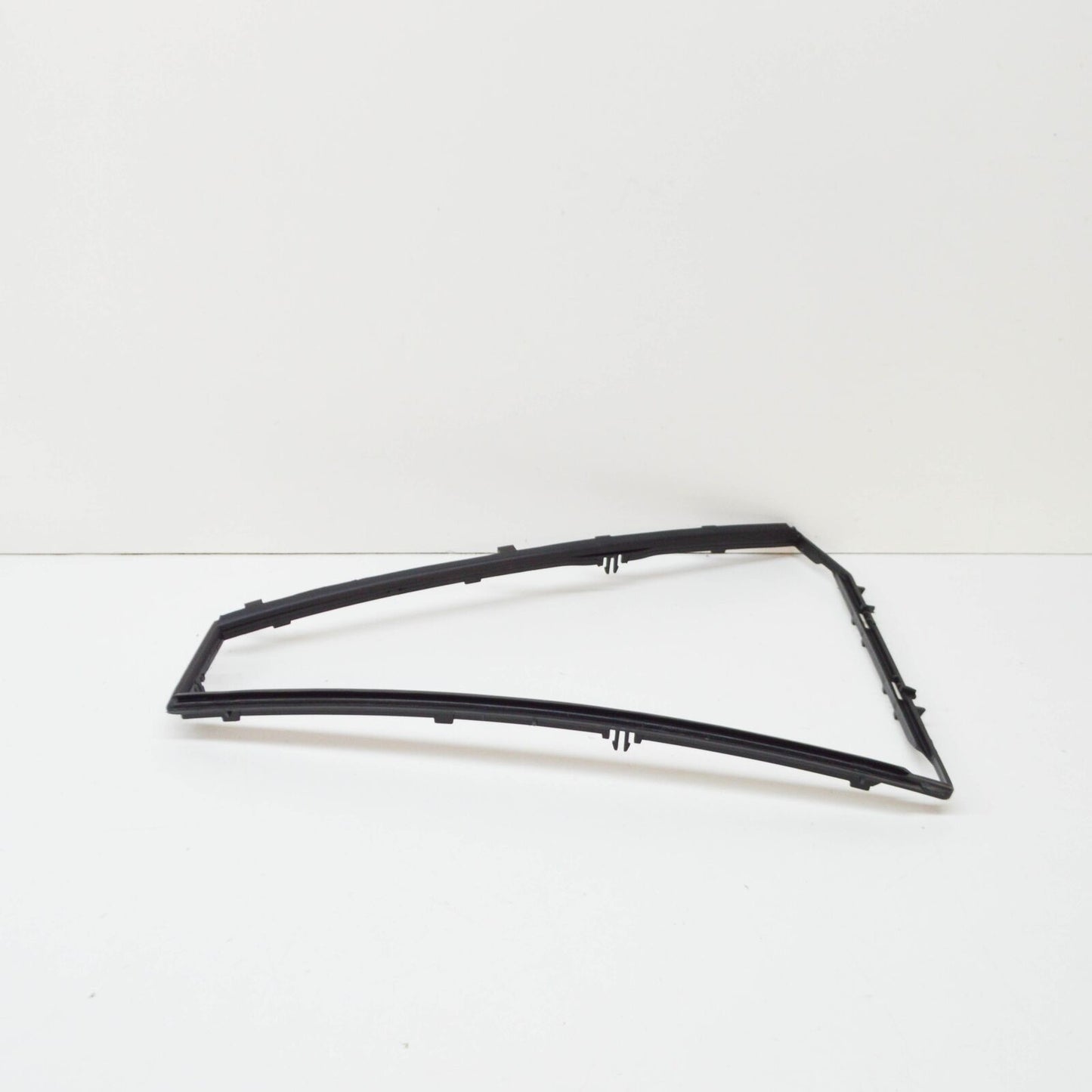 new bmw 3 e91 rear quarter window left side seal 51357119943 7119943 original