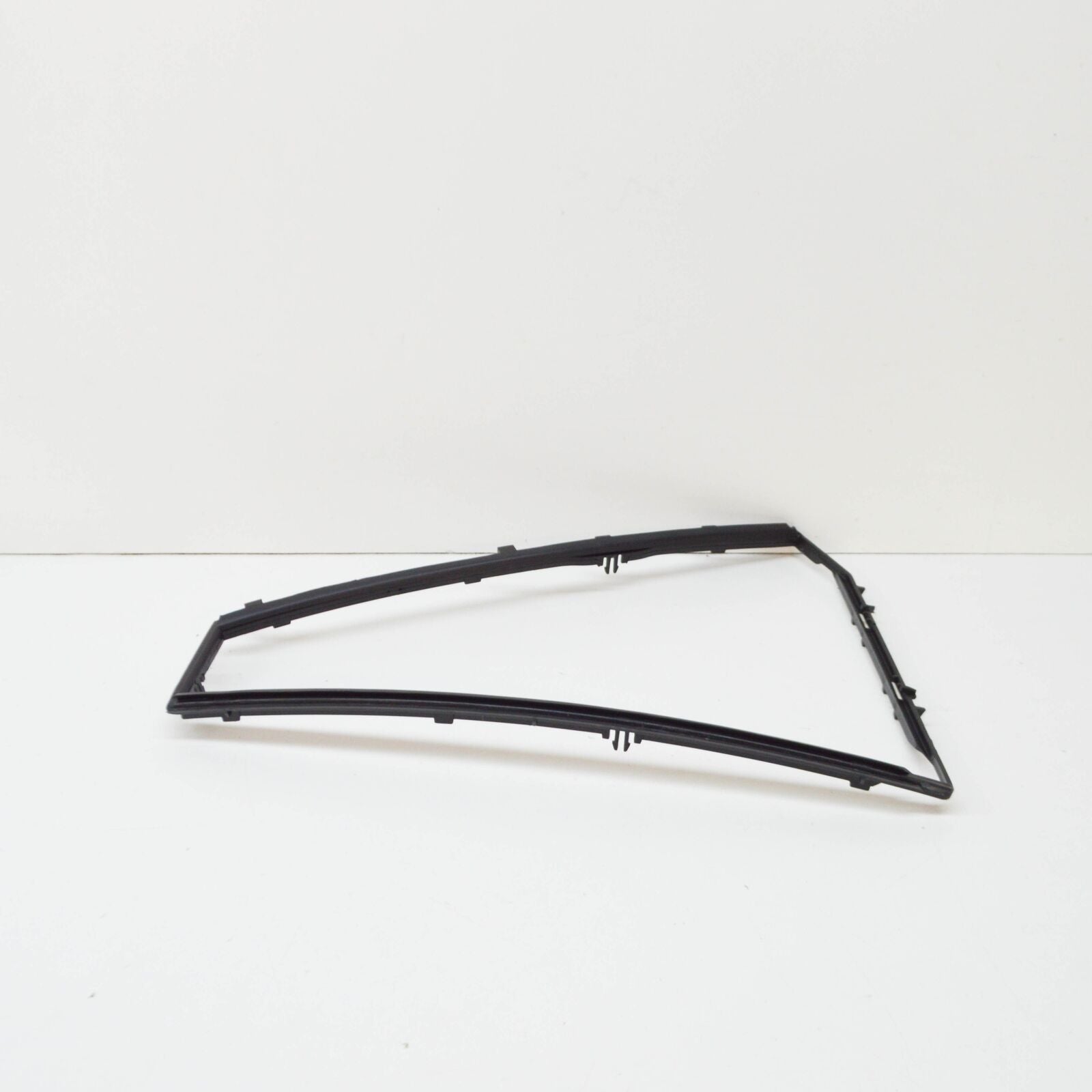 new bmw 3 e91 rear quarter window left side seal 51357119943 7119943 original
