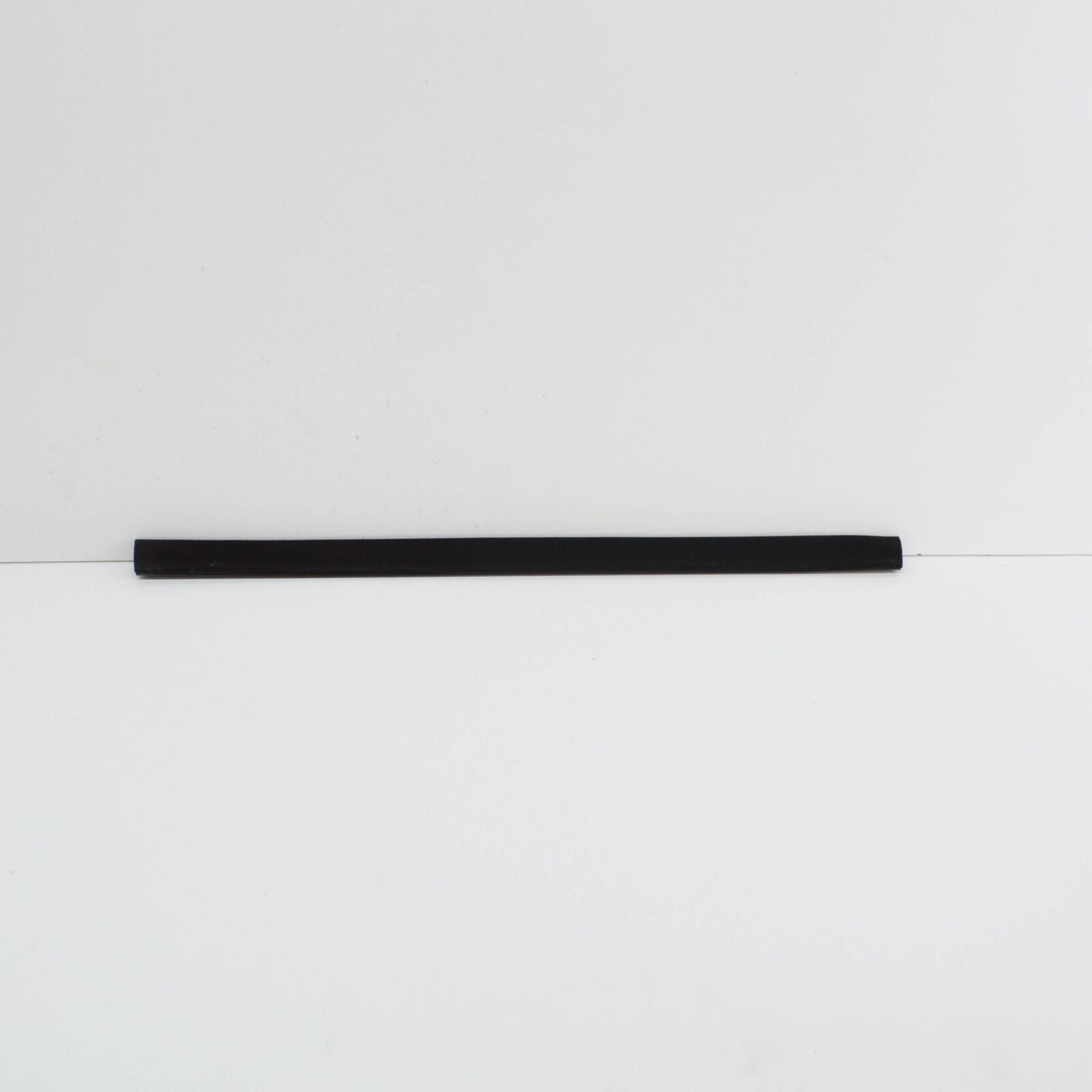 NEW MERCEDES E S210 W210 SEALING RAIL OUTSIDE WAIST LINE A2107350165 ORIGINAL