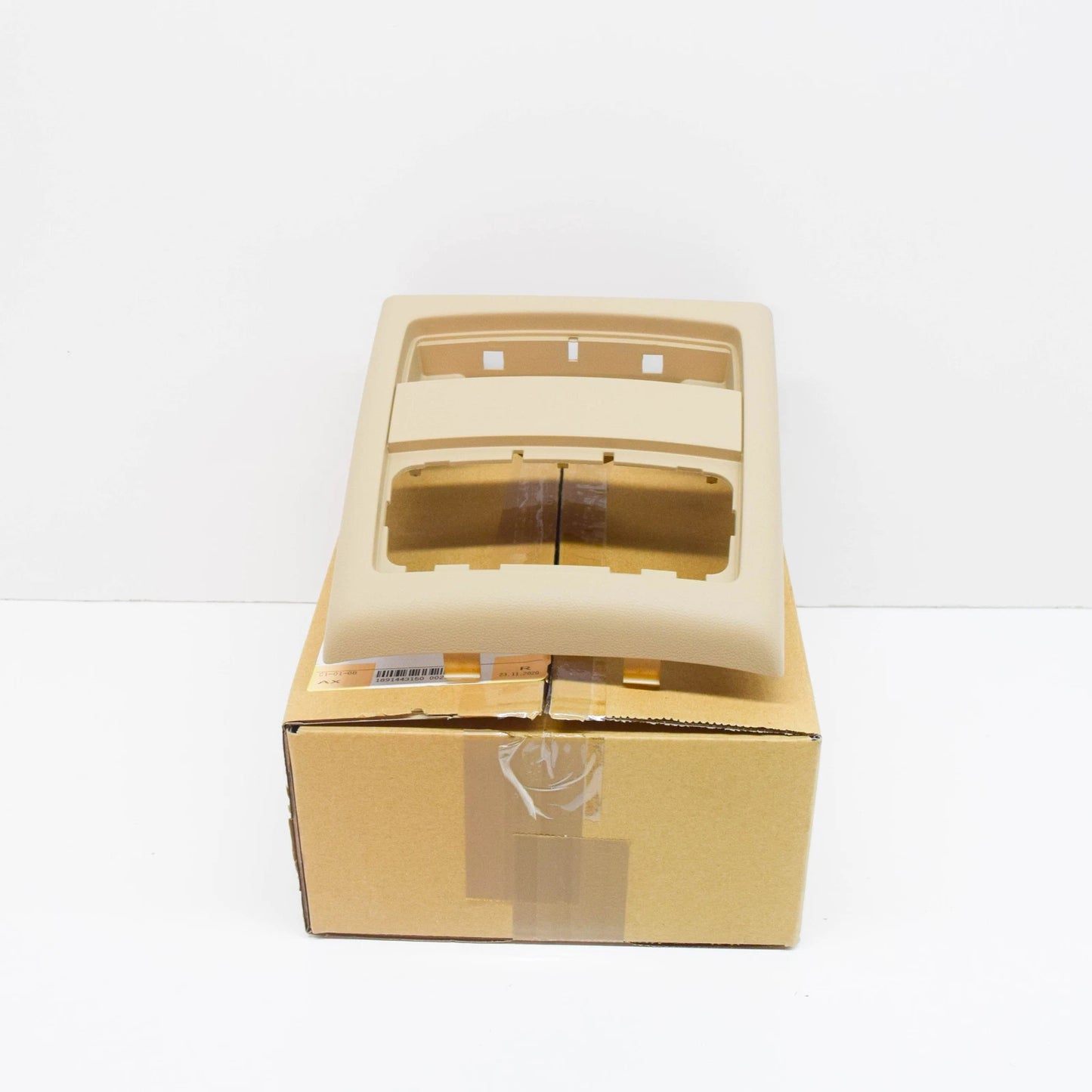 NEW BMW 3 E90 REAR CENTER CONSOLE COVER 51167145683 7145683 2008 ORIGINAL