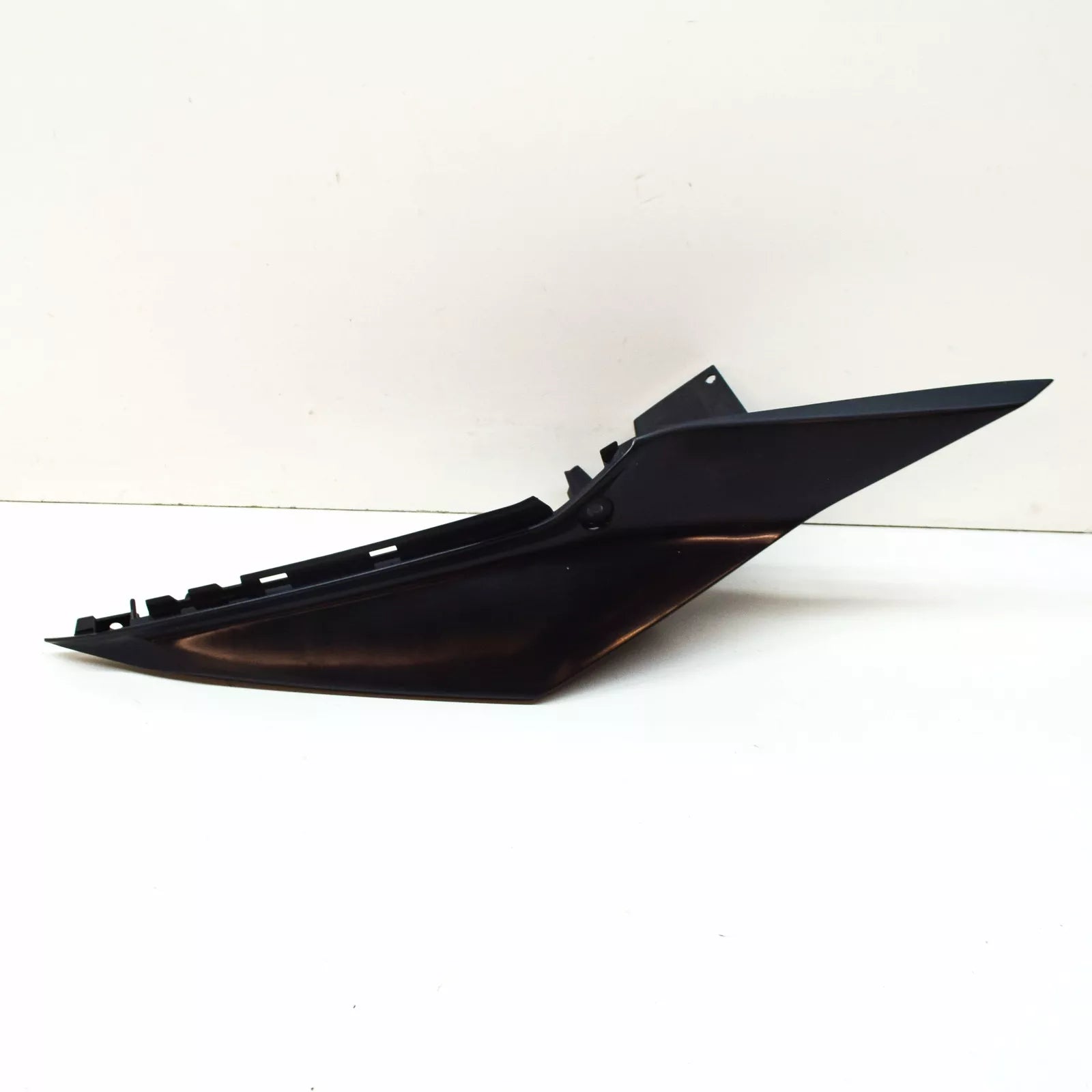 NEW BMW S 1000 R REAR LEFT SEAT TAIL LATERAL PART 46628525363 ORIGINAL