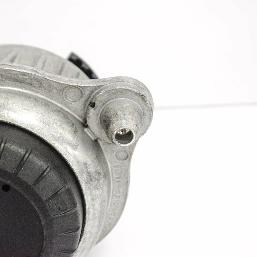 NEW MERCEDES BENZ C CLASS W205 LEFT SIDE ENGINE MOUNT A2052407600 ORIGINAL