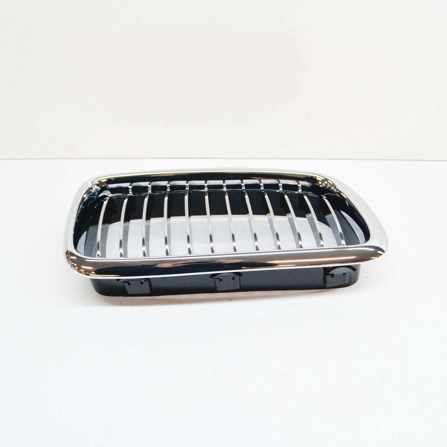 NEW BMW E38 FRONT RADIATOR KIDNEY CHROME GRILLE RIGHT 8231596 51138231596