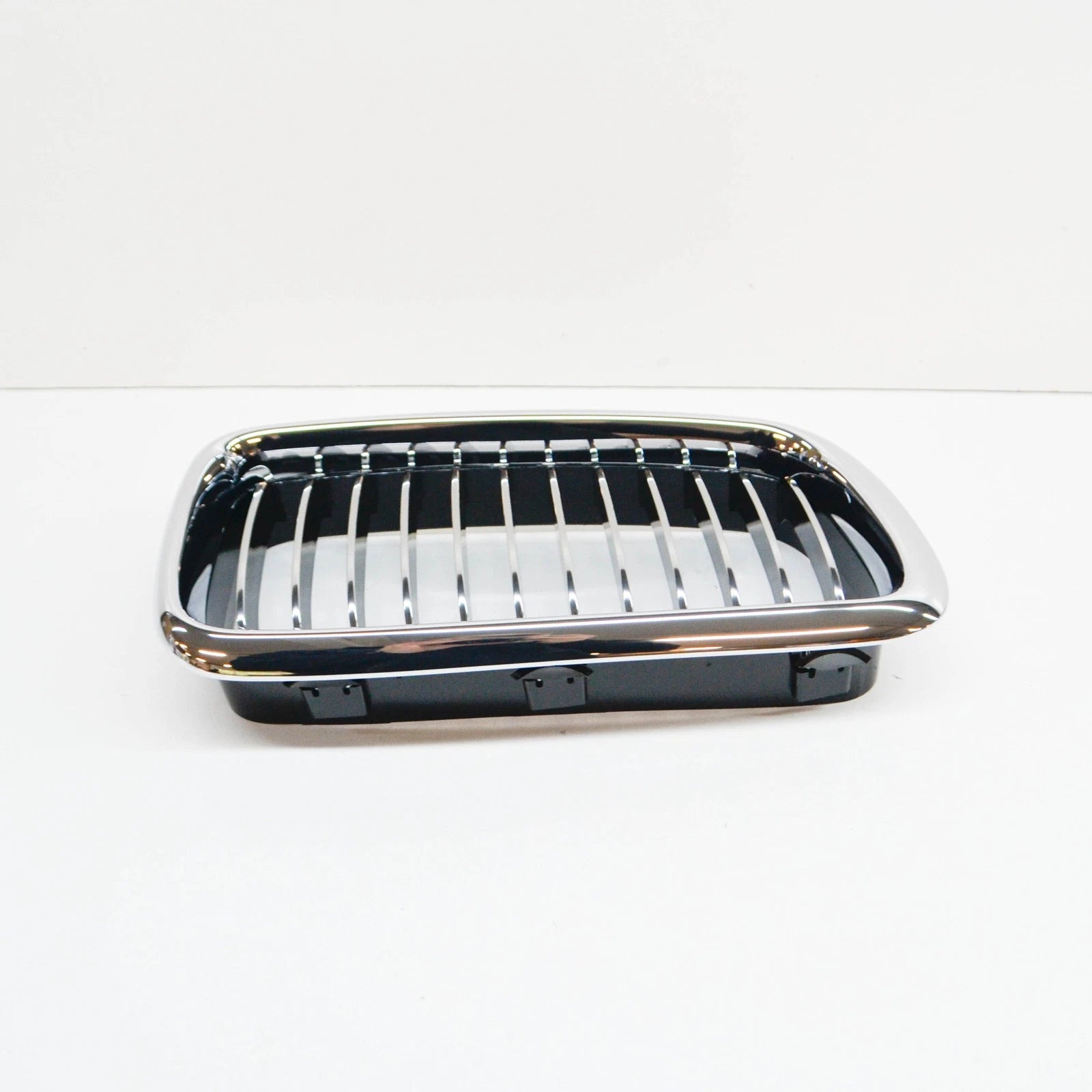 NEW BMW E38 FRONT RADIATOR KIDNEY CHROME GRILLE RIGHT 8231596 51138231596