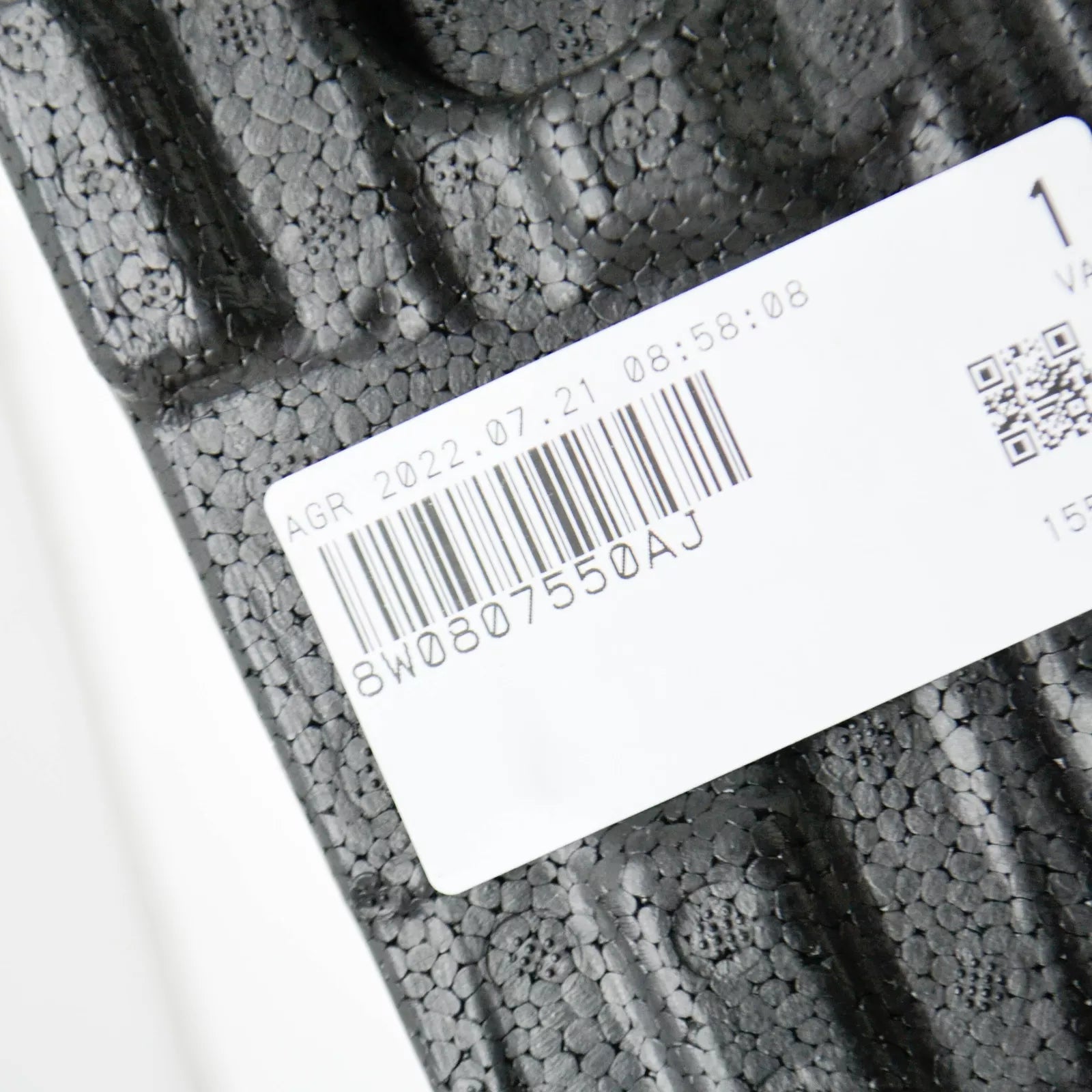 NEW AUDI A4 B9 FRONT BUMPER FOAM FILLER PIECE 8W0807550AJ