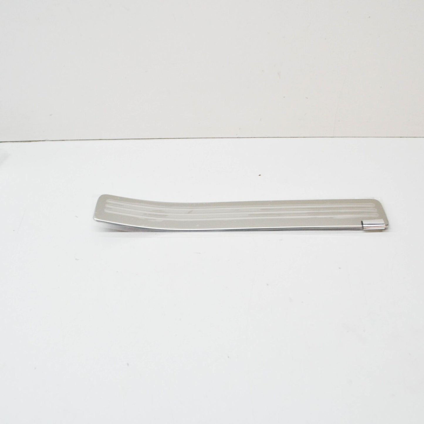 NEW MERCEDES-BENZ C W204 REAR LEFT OUTSIDE ENTRANCE RAIL A2046800335 ORIGINAL