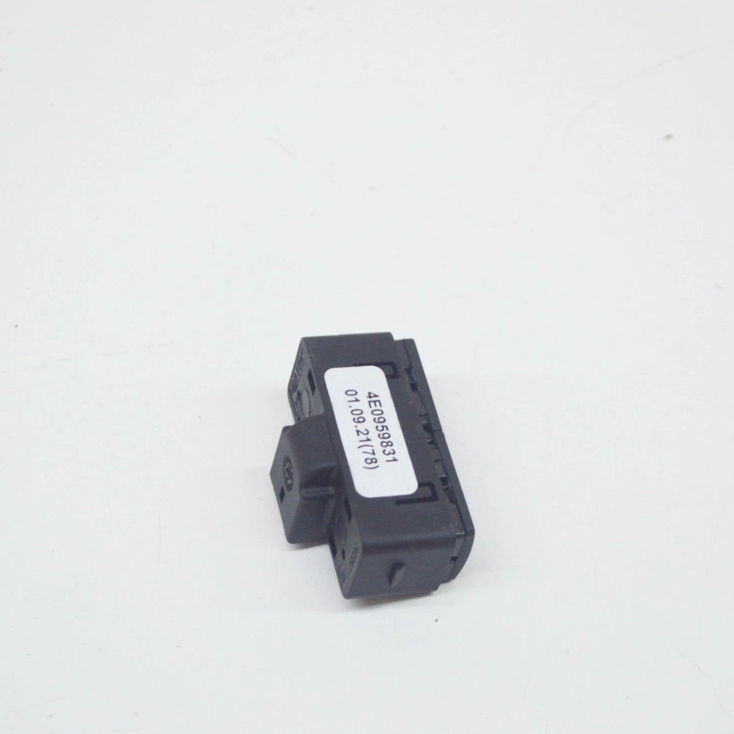NEW AUDI A8 4E FLAP LOCK CONTROL SWITCH 4E09598315PR ORIGINAL