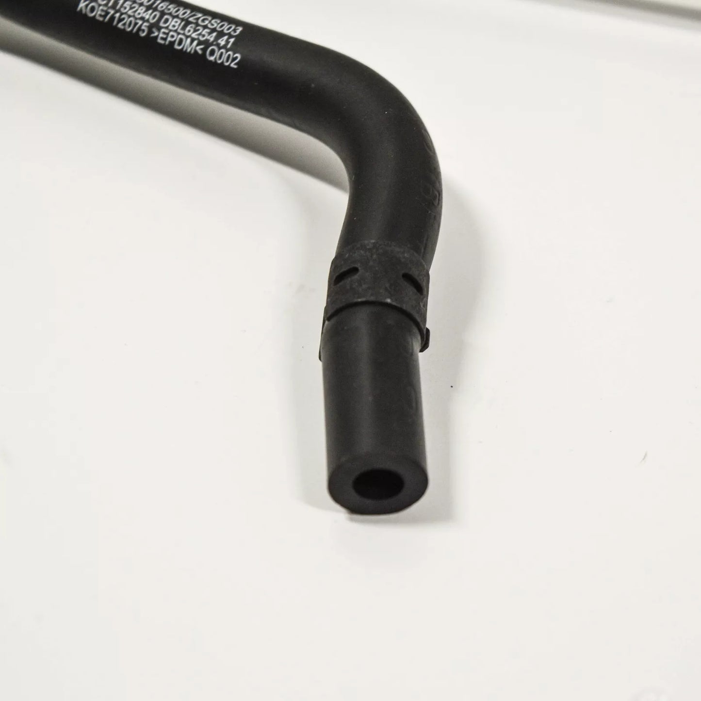 NEW MERCEDES BENZ E W213 WATER COOLANT PIPE HOSE A2135016500