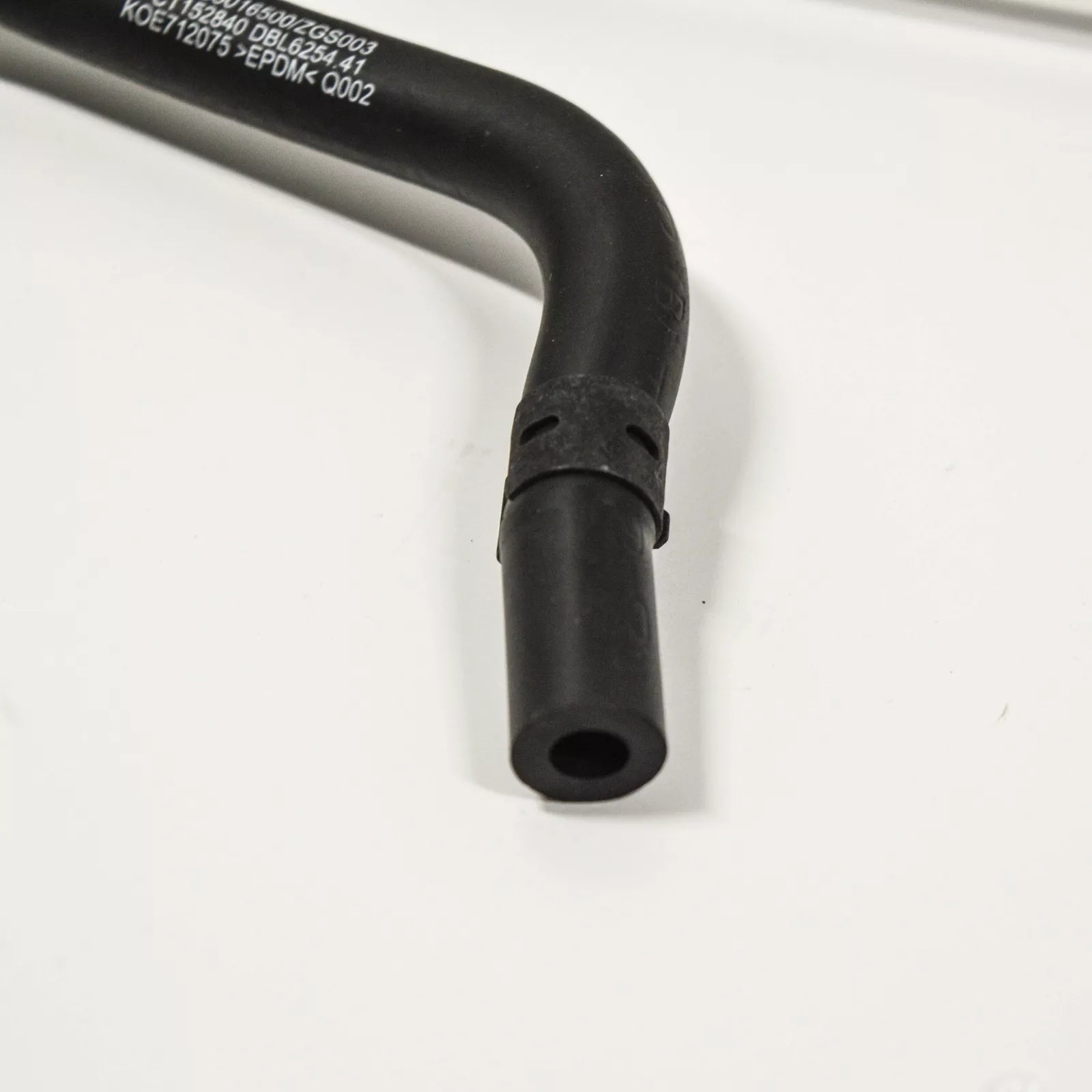 NEW MERCEDES BENZ E W213 WATER COOLANT PIPE HOSE A2135016500