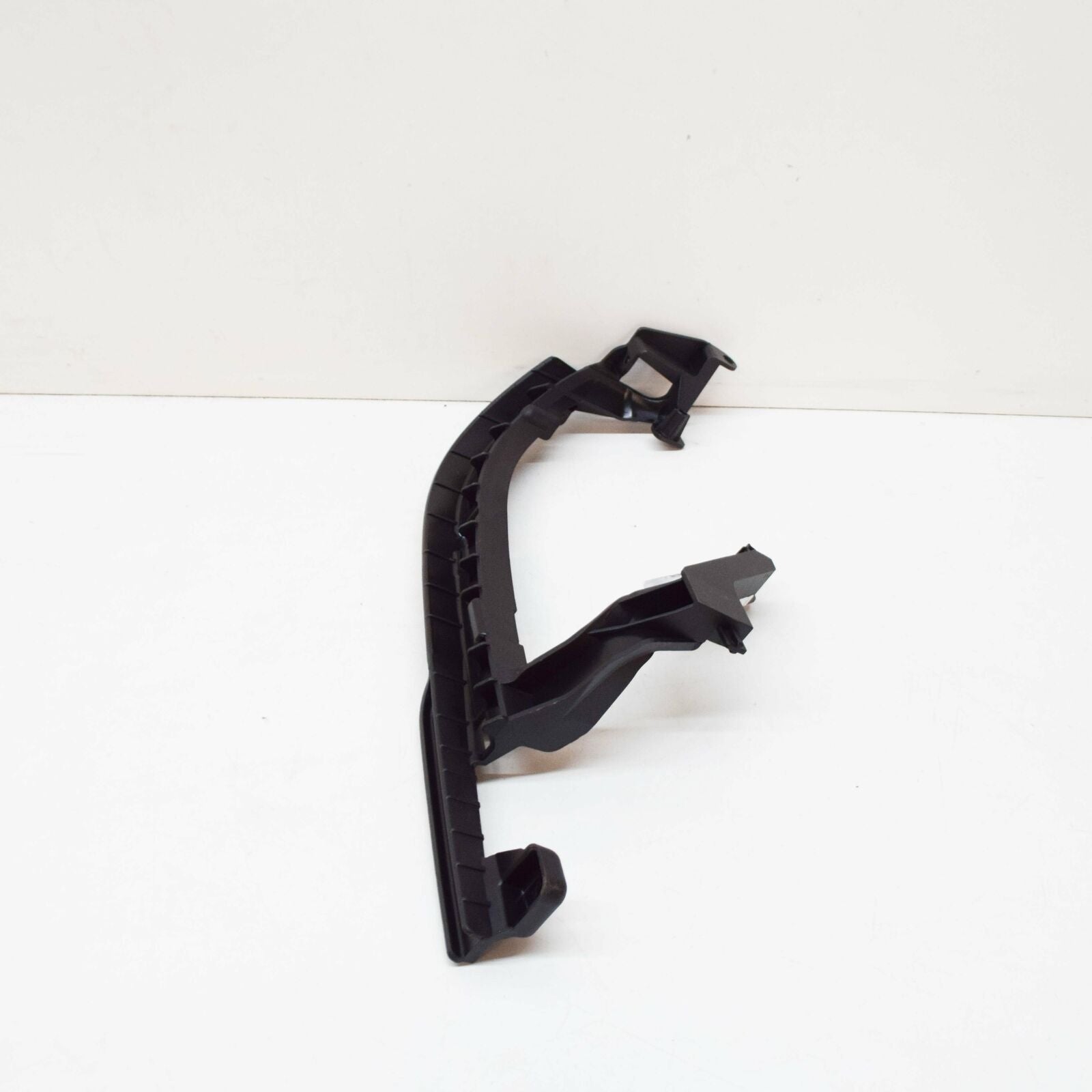 NEW MERCEDES-BENZ A W176 RIGHT EXHAUST TIP BRACKET A1768850114 ORIGINAL