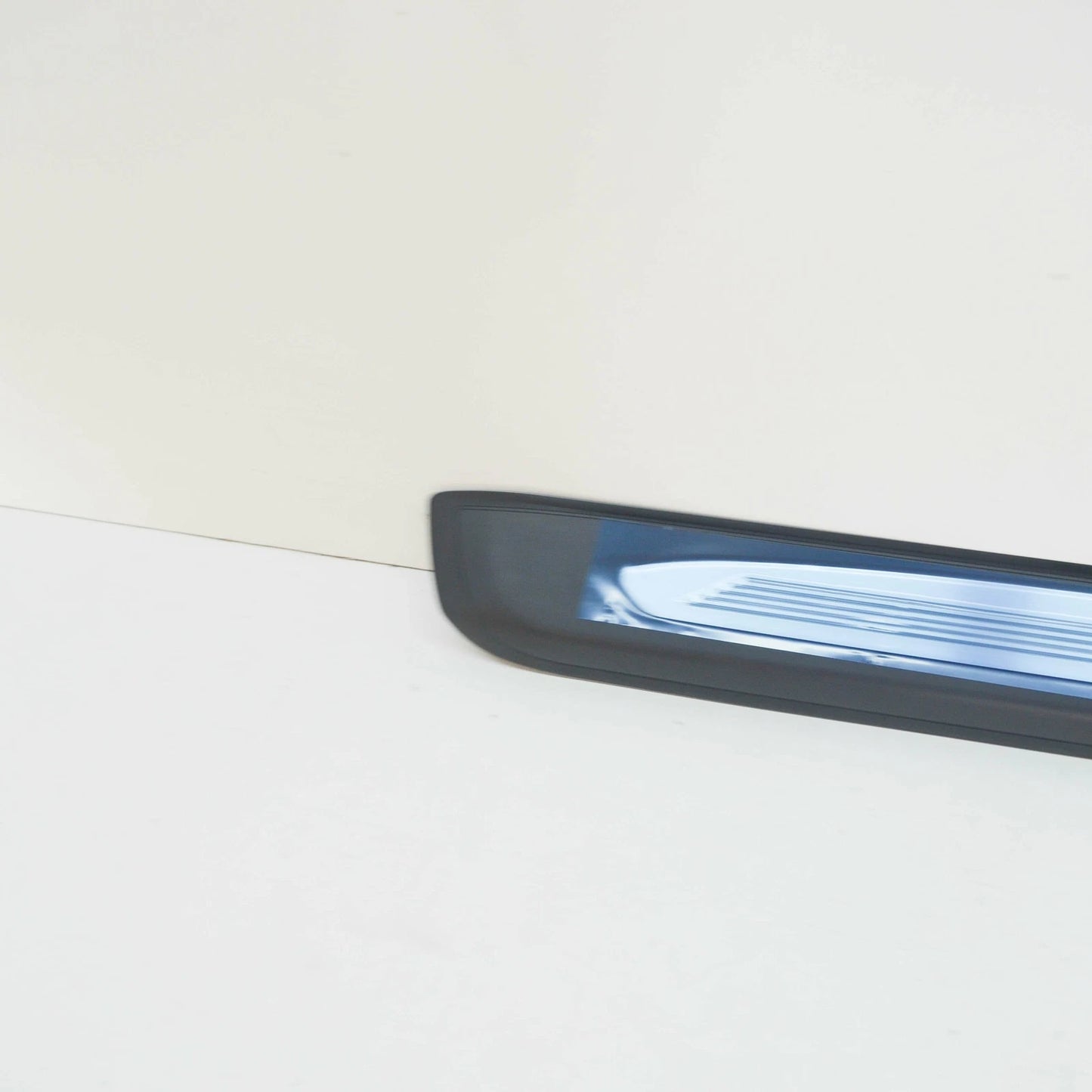 NEW BMW 6 E63 RIGHT DOOR SILL COVER 51477898230 7898230 ORIGINAL