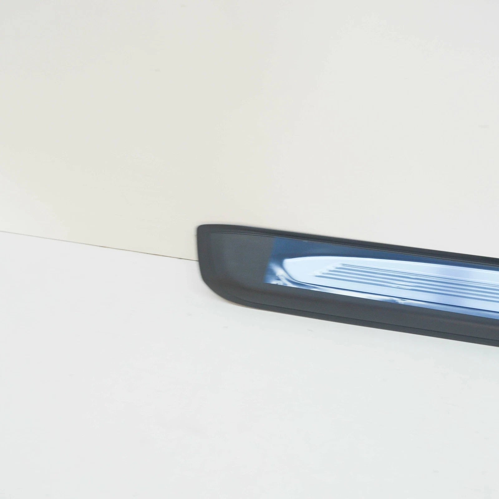 NEW BMW 6 E63 RIGHT DOOR SILL COVER 51477898230 7898230 ORIGINAL