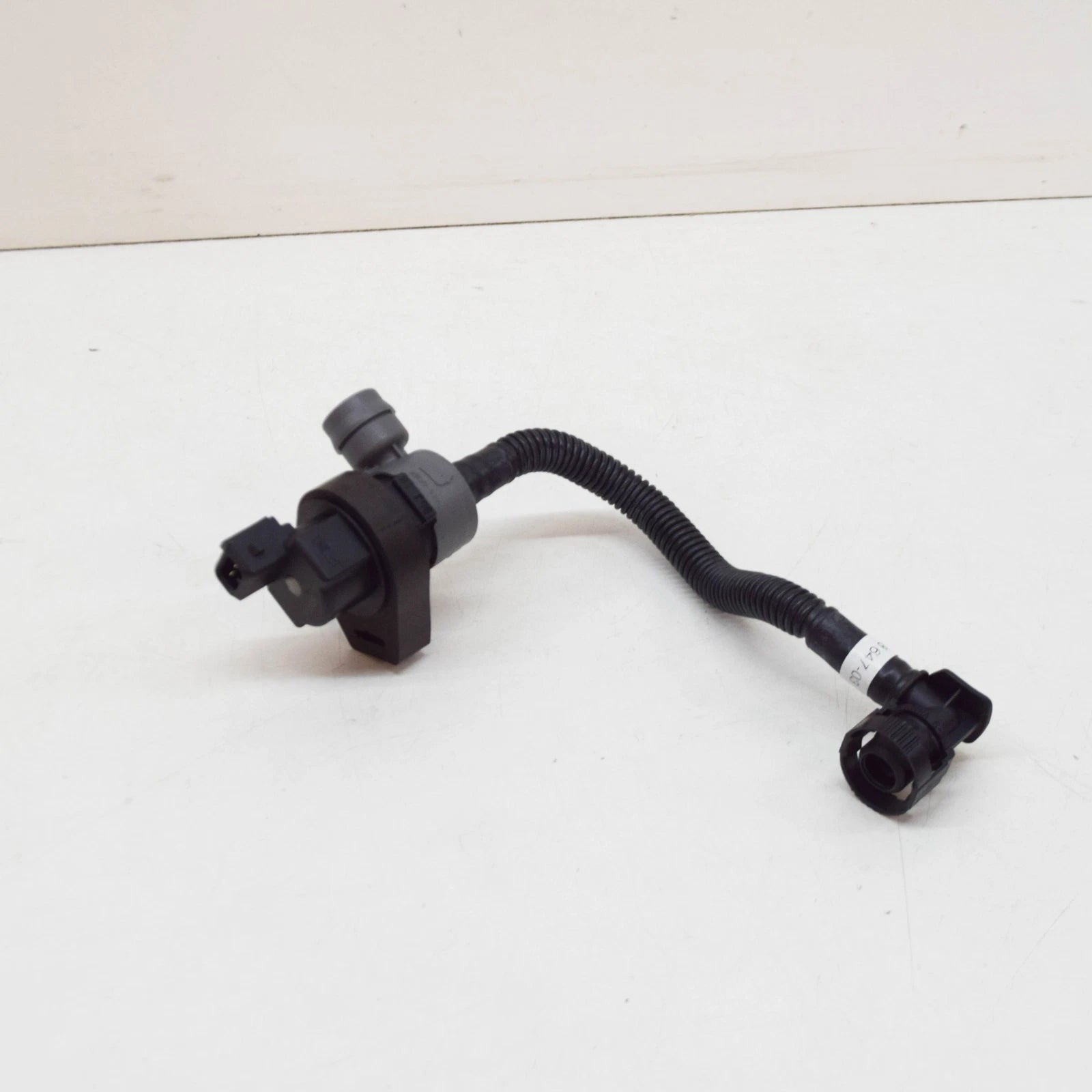 NEW BMW X3 E83 FUEL TANK BREATHER VALVE WITH PIPE 13907618647 7618647 ORIGINAL