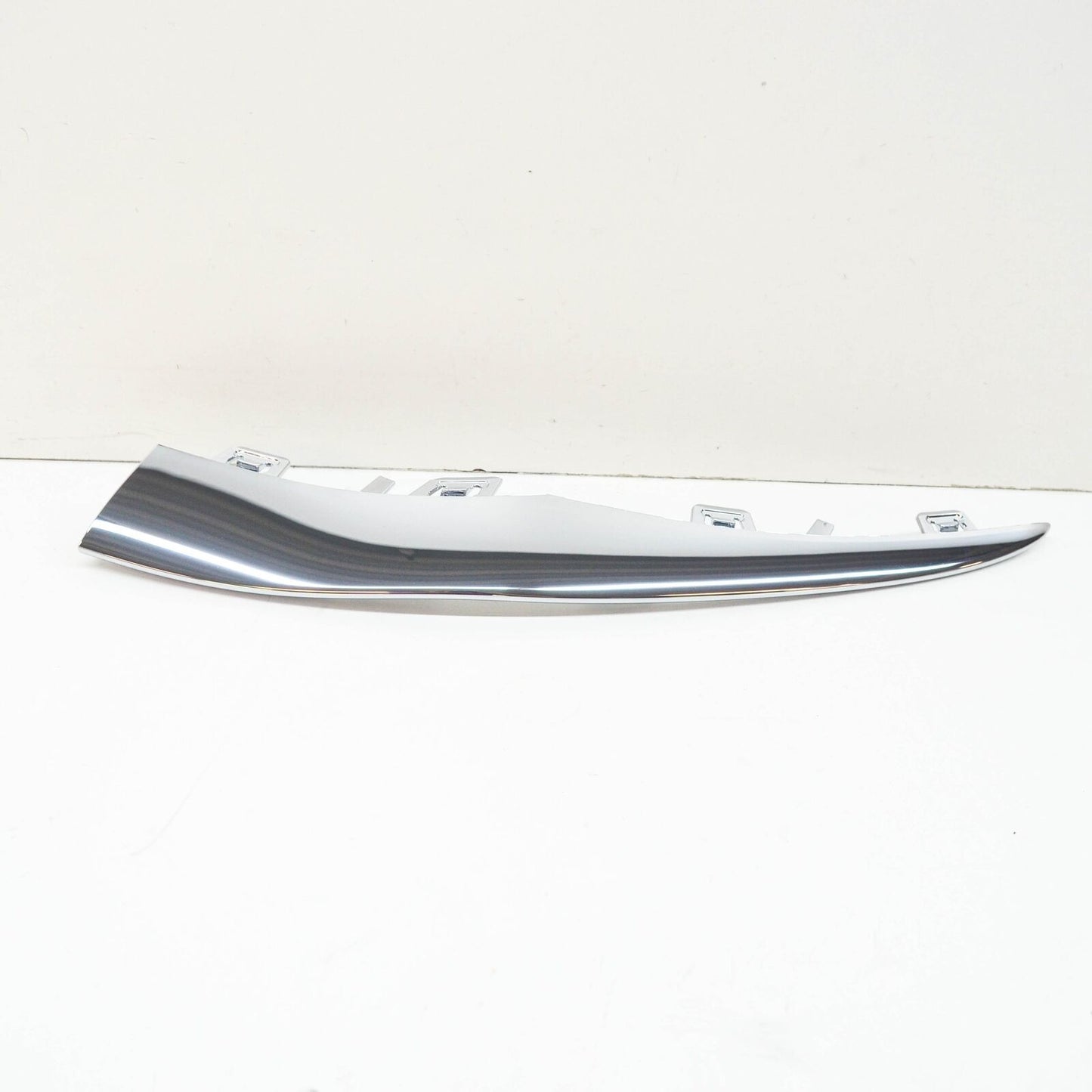 NEW MERCEDES-BENZ C W205 AMG FRONT BUMPER RIGHT SIDE MOLDING A2058858702