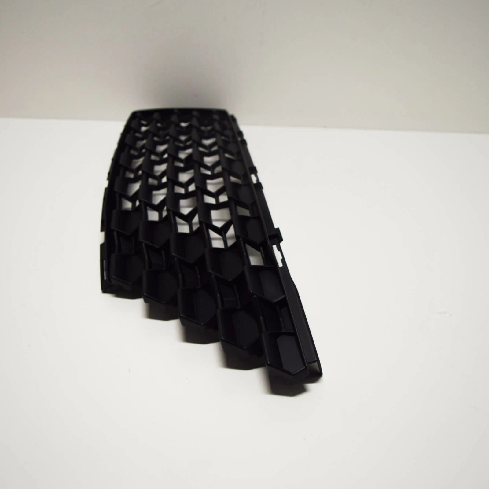 NEW AUDI R8 4S FRONT LEFT OUTER GRILLE 4S0807697B3FZ