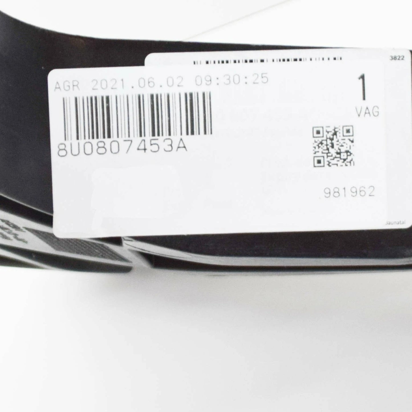 NEW AUDI Q3 8U REAR LEFT BUMPER GUIDE SECTION 8U0807453A ORIGINAL