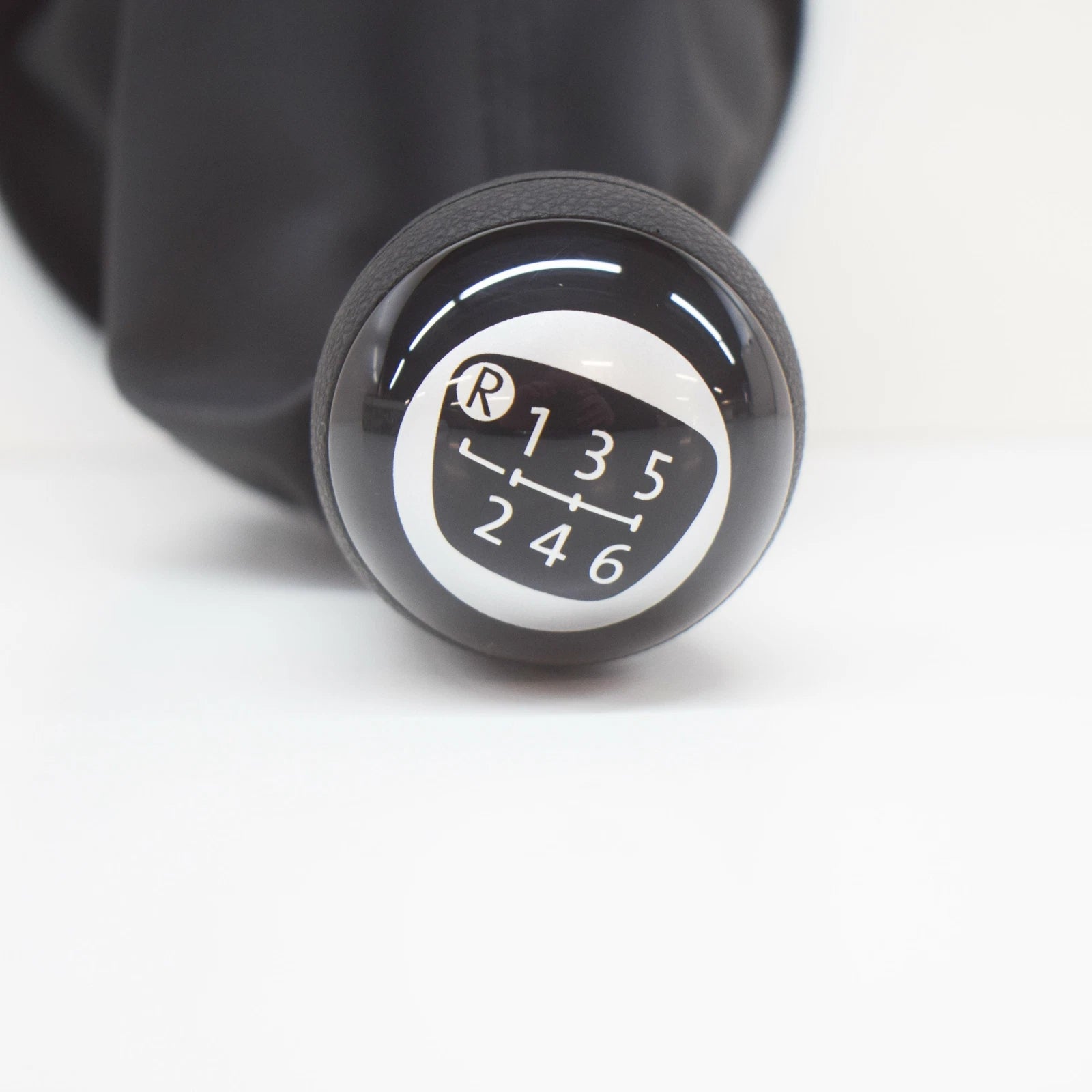 NEW VOLKSWAGEN BEETLE A5 GEAR SHIFT KNOB WITH BOOT 5C0711113AUZC