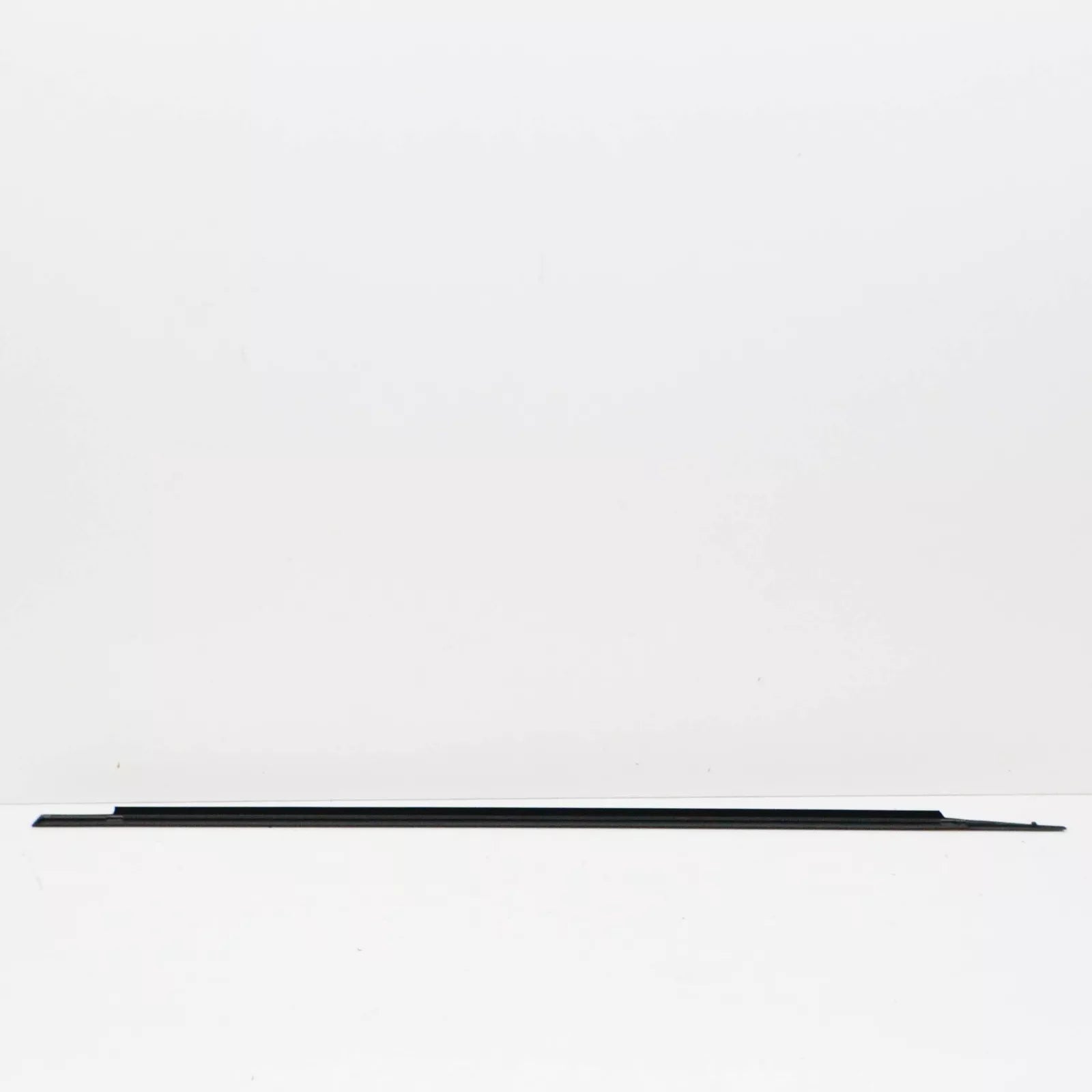 NEW MERCEDES-BENZ A W169 FRONT LEFT DOOR WINDOW SEALING RAIL A1697252765