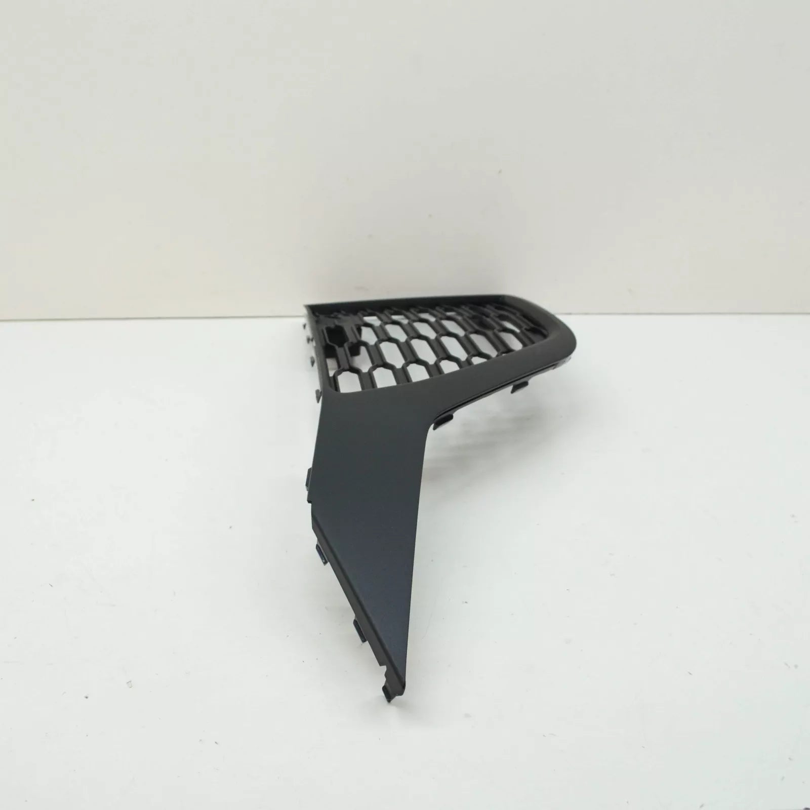 NEW AUDI SQ7 4M FRONT BUMPER RIGHT OUTER GRILLE 4M0890682A