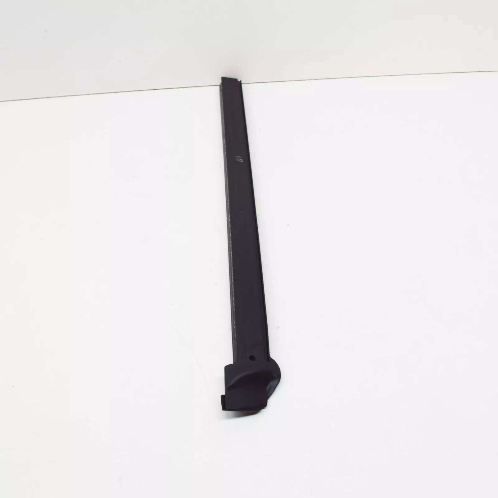 NEW MB S C217 REAR RIGHT SIDE WINDOW GLASS SEALING FRAME A2176701400