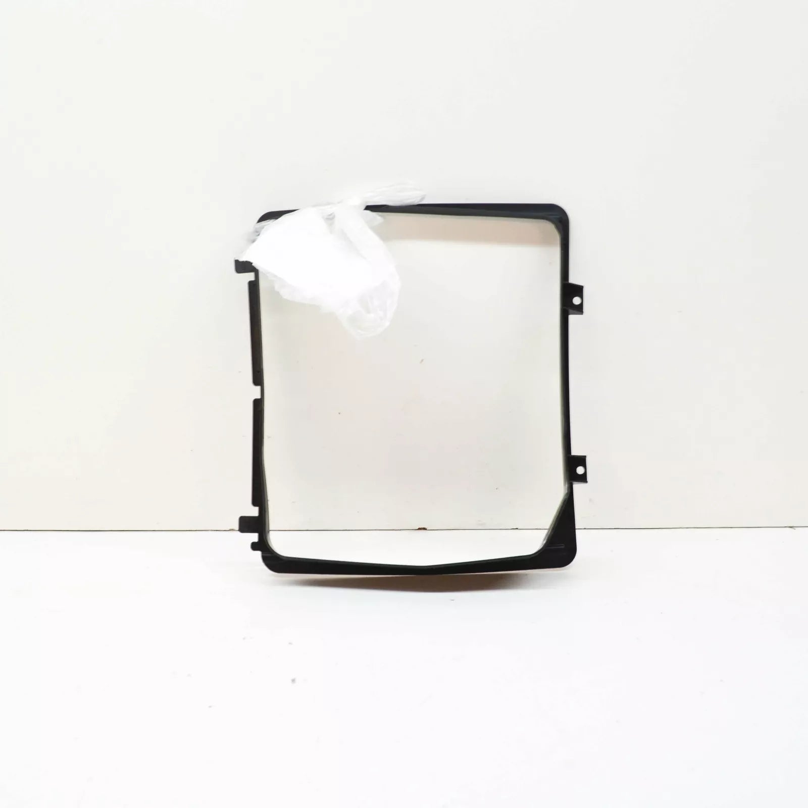 NEW BMW M5 F10 RIGHT RADIATOR AIR DUCT SUPPORT FRAME 51748050064 ORIGINAL