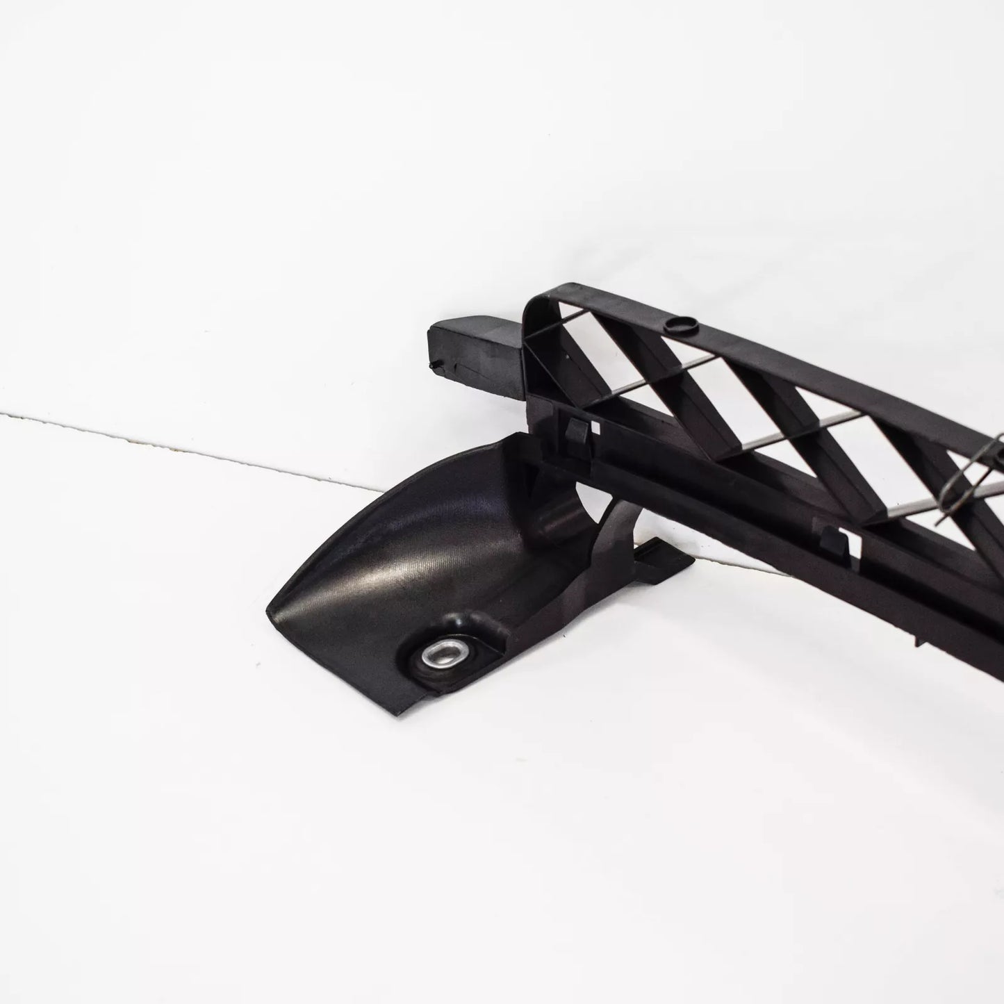 NEW VW PASSAT B8 FRONT BUMPER GUIDE CENTER 561805705A 2015