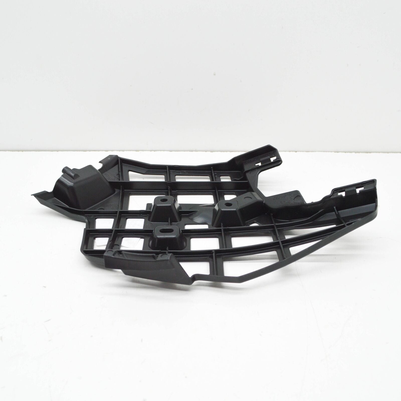 NEW VOLKSWAGEN PASSAT B8 FRONT RIGHT BUMPER BRACKET 3G0807178D 2016 ORIGINAL