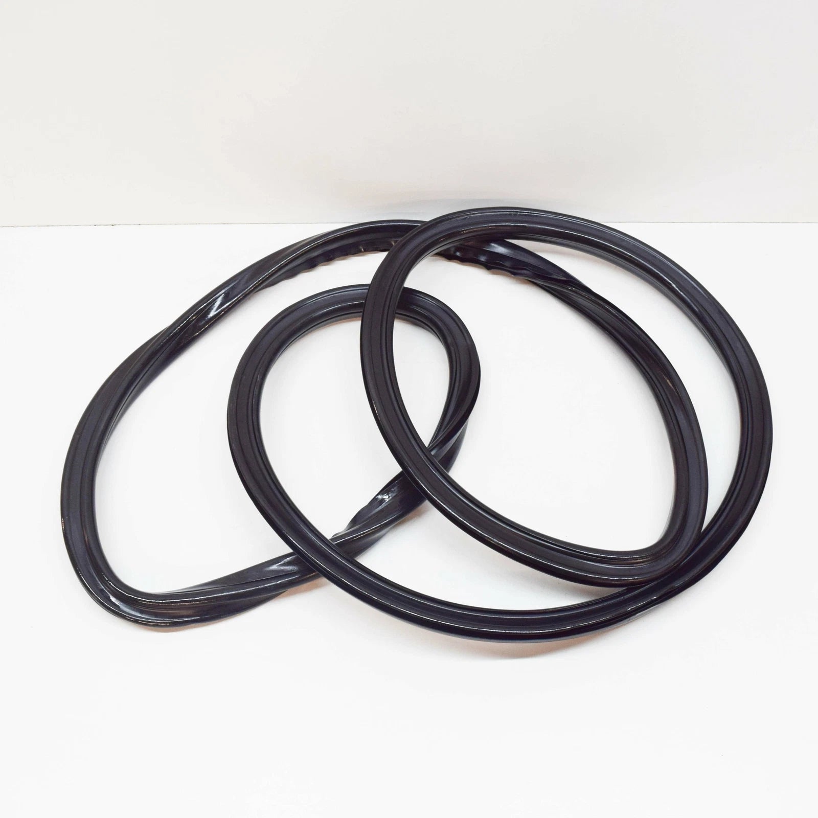 NEW MERCEDES-BENZ S W126 REAR WINDOW SEALING FRAME A1266780420 ORIGINAL