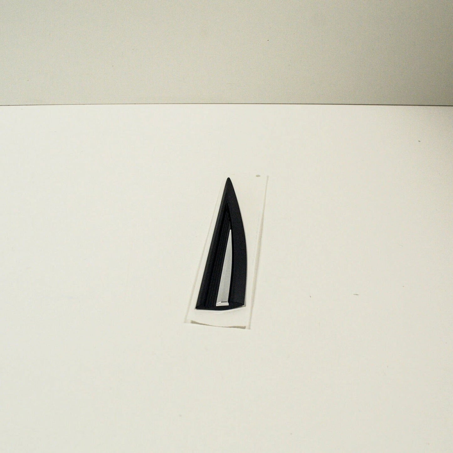 NEW VW TOURAN 5T FRONT RIGHT BADGE SELF-ADHESIVE R-LINE 5TA853426FOD ORIGINAL