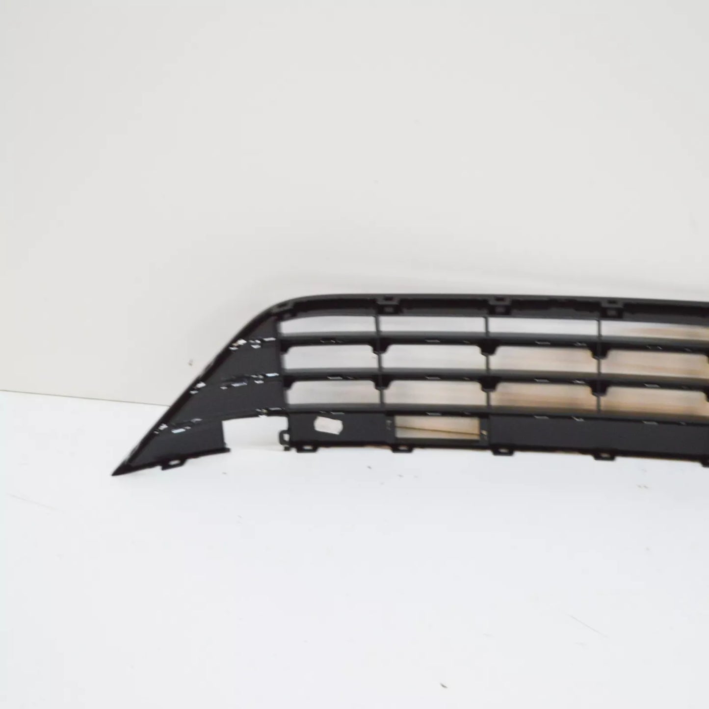 NEW VW TOUAREG 7L FRONT BUMPER LOWER CENTER GRILLE 7P6853671J041 ORIGINAL
