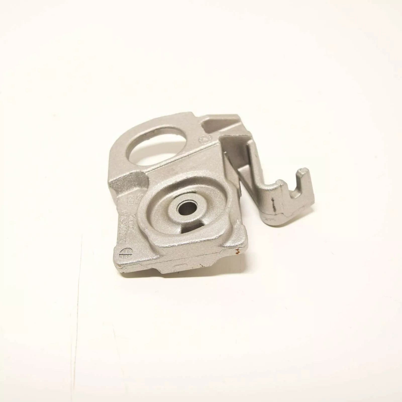 NEW MERCEDES-BENZ E W212 FRONT STIFFENING RIGHT BRACKET A2045010620