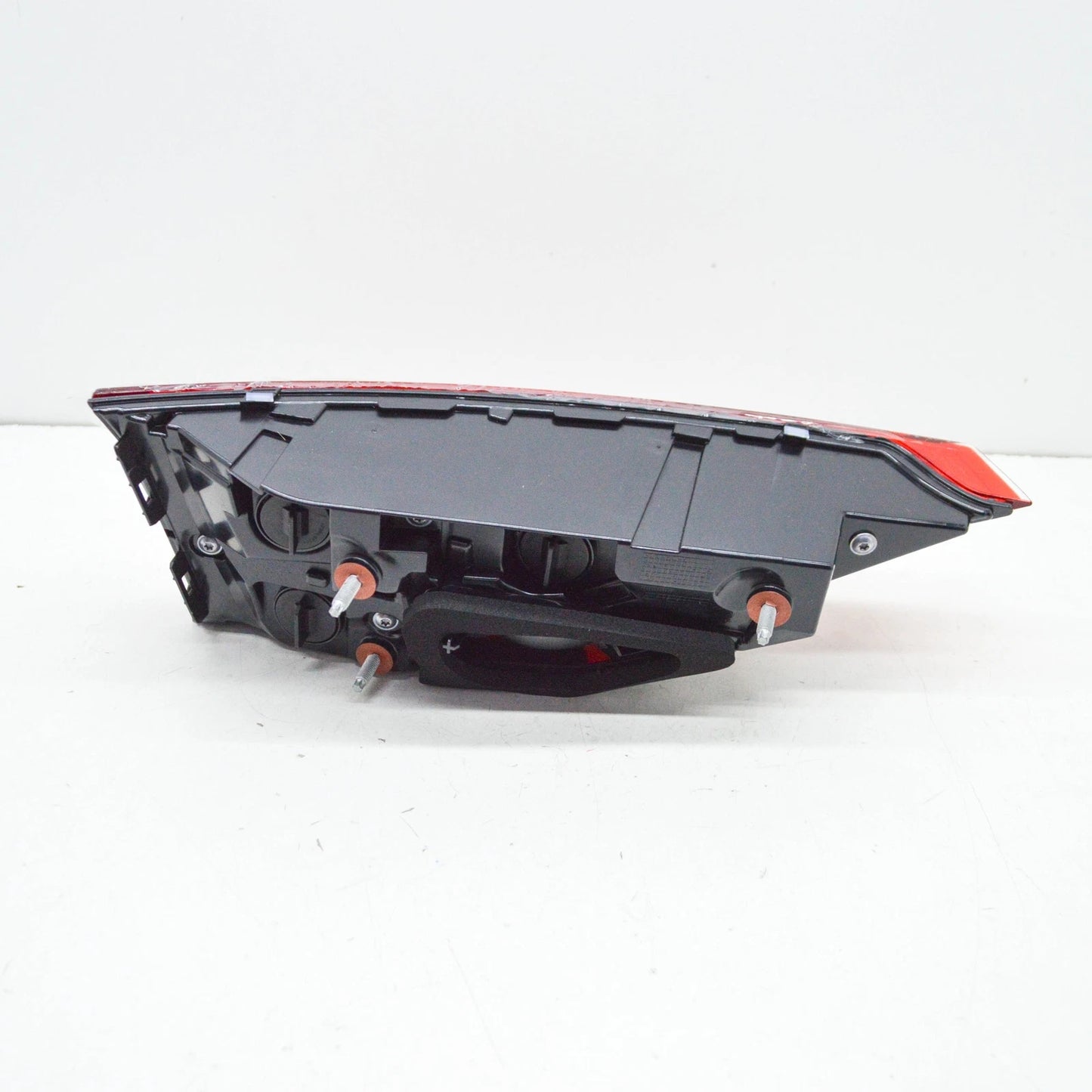 NEW AUDI Q3 F3 SPORTBACK RIGHT SIDE TRUNK BOOTLID TAILLIGHT 83A945076