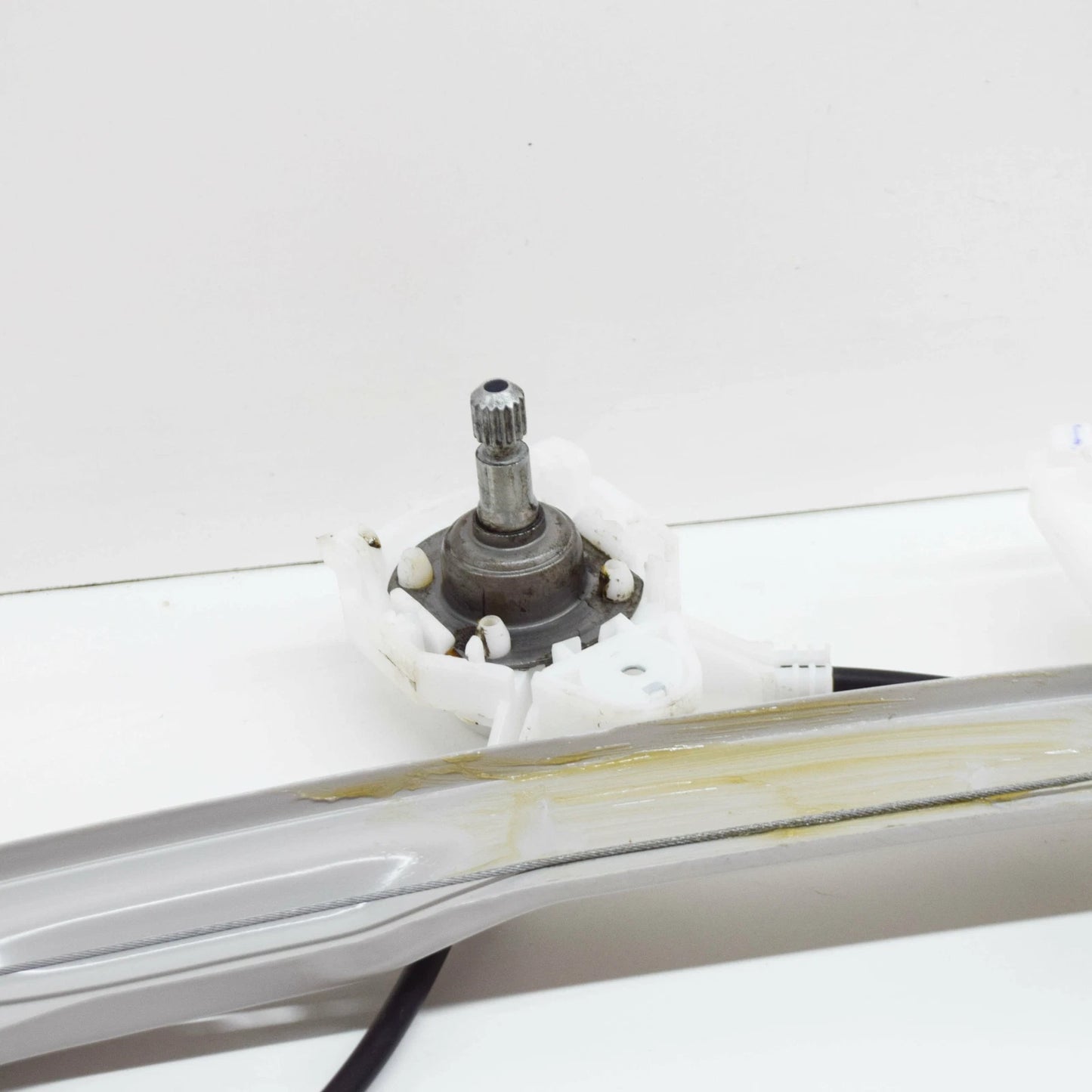 NEW VW FOX 5Z FRONT LEFT DOOR WINDOW REGULATOR 5Z3837501E