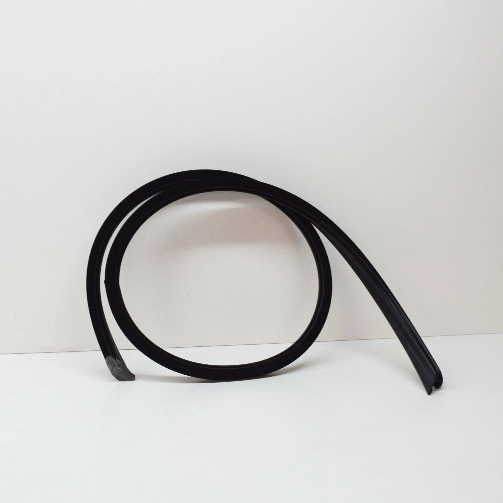 NEW MB E-CLASS W124 COUPE ROOF RAIL WEATHERSTRIP LEFT SEAL A1247200154